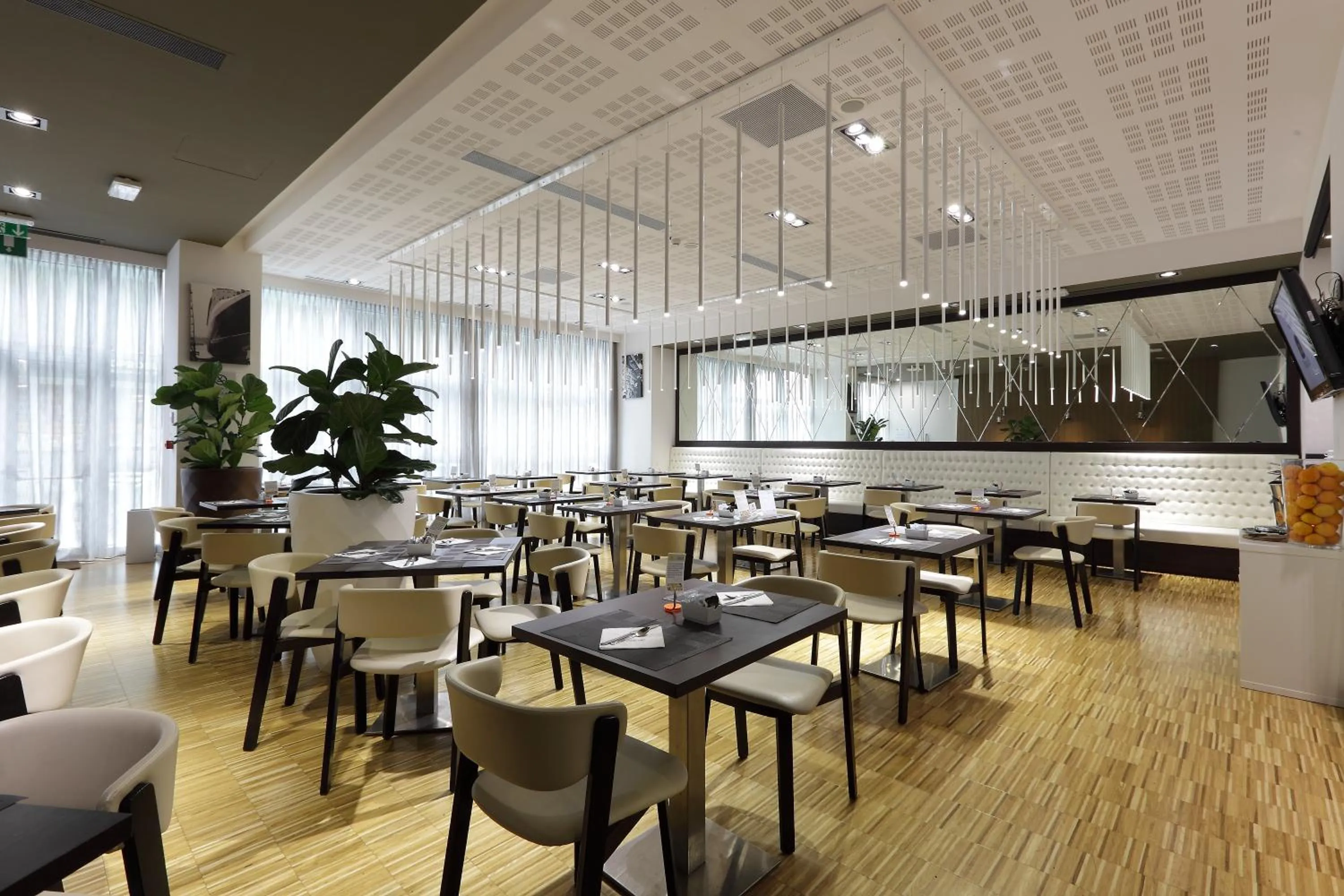 Restaurant/places to eat in Best Western Premier CHC Airport