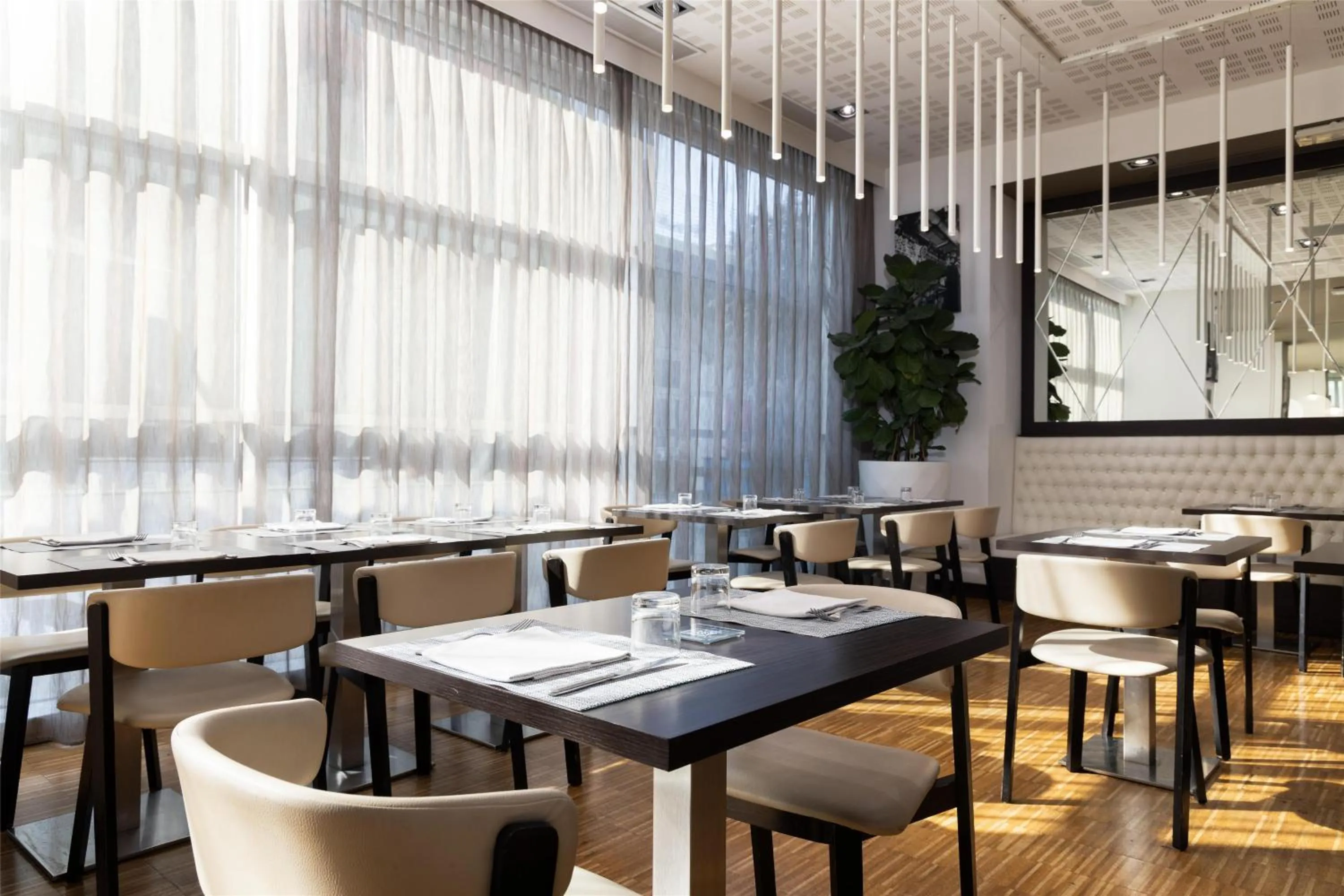 Restaurant/places to eat in Best Western Premier CHC Airport