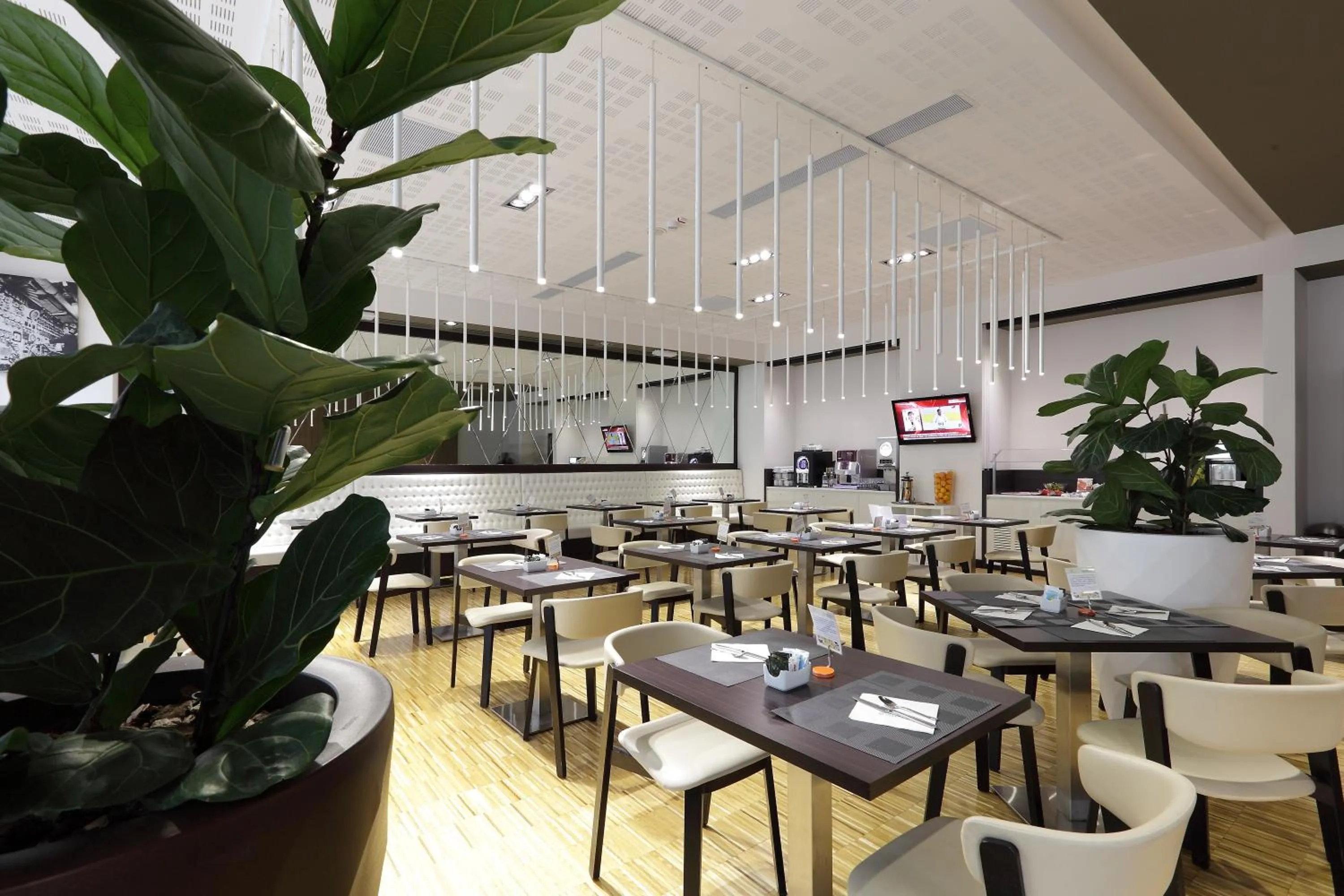 Restaurant/places to eat in Best Western Premier CHC Airport