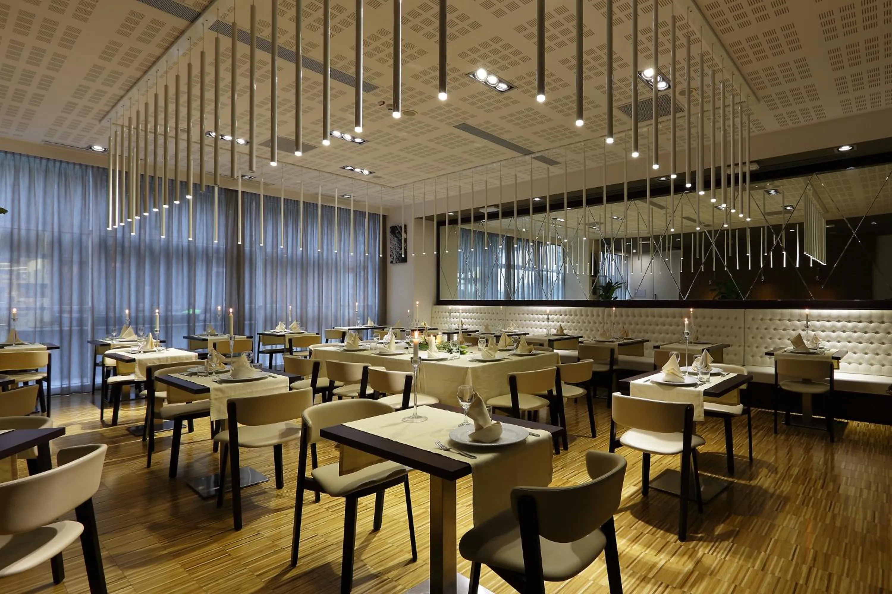 Restaurant/places to eat in Best Western Premier CHC Airport