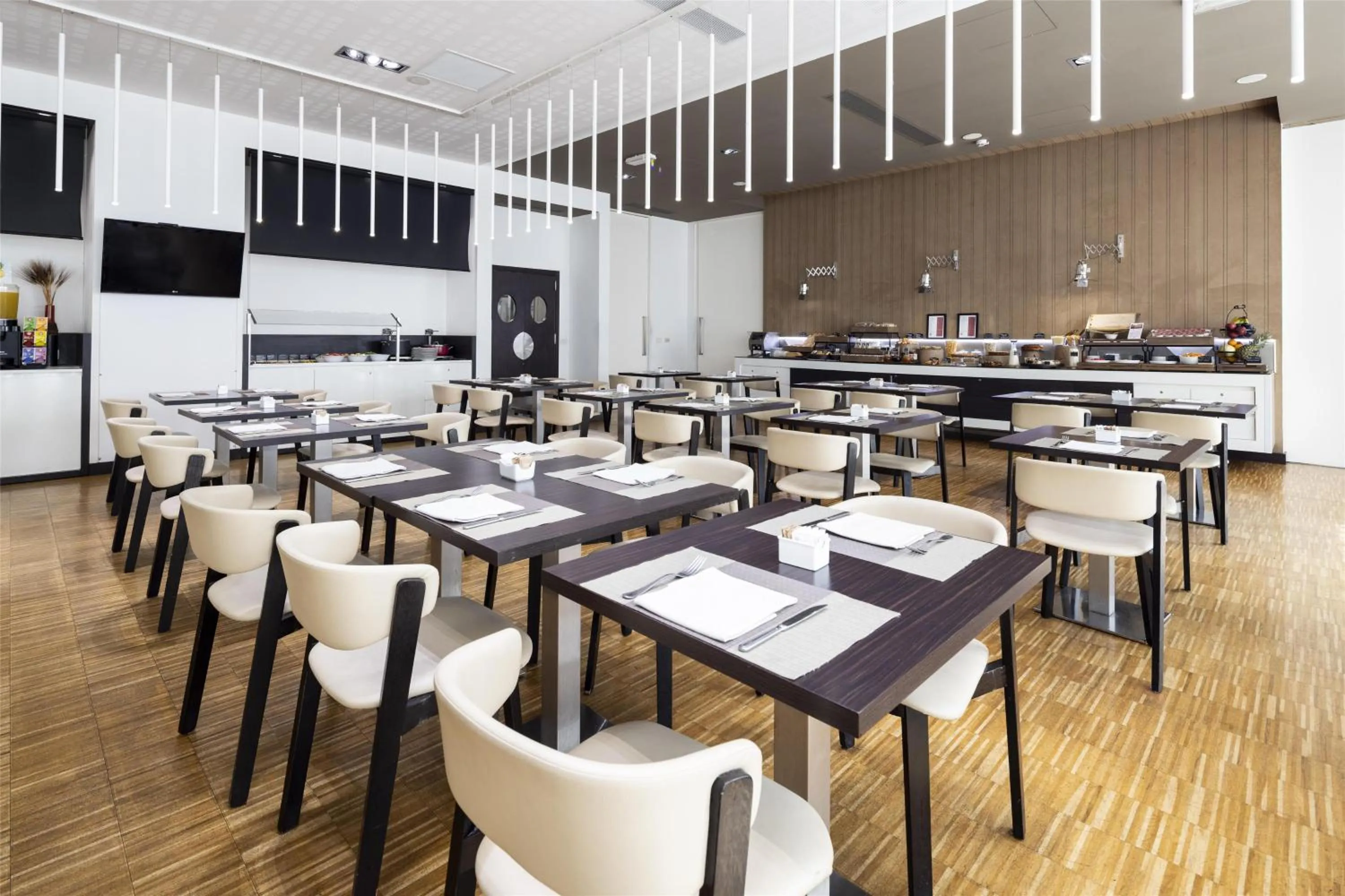 Restaurant/places to eat in Best Western Premier CHC Airport