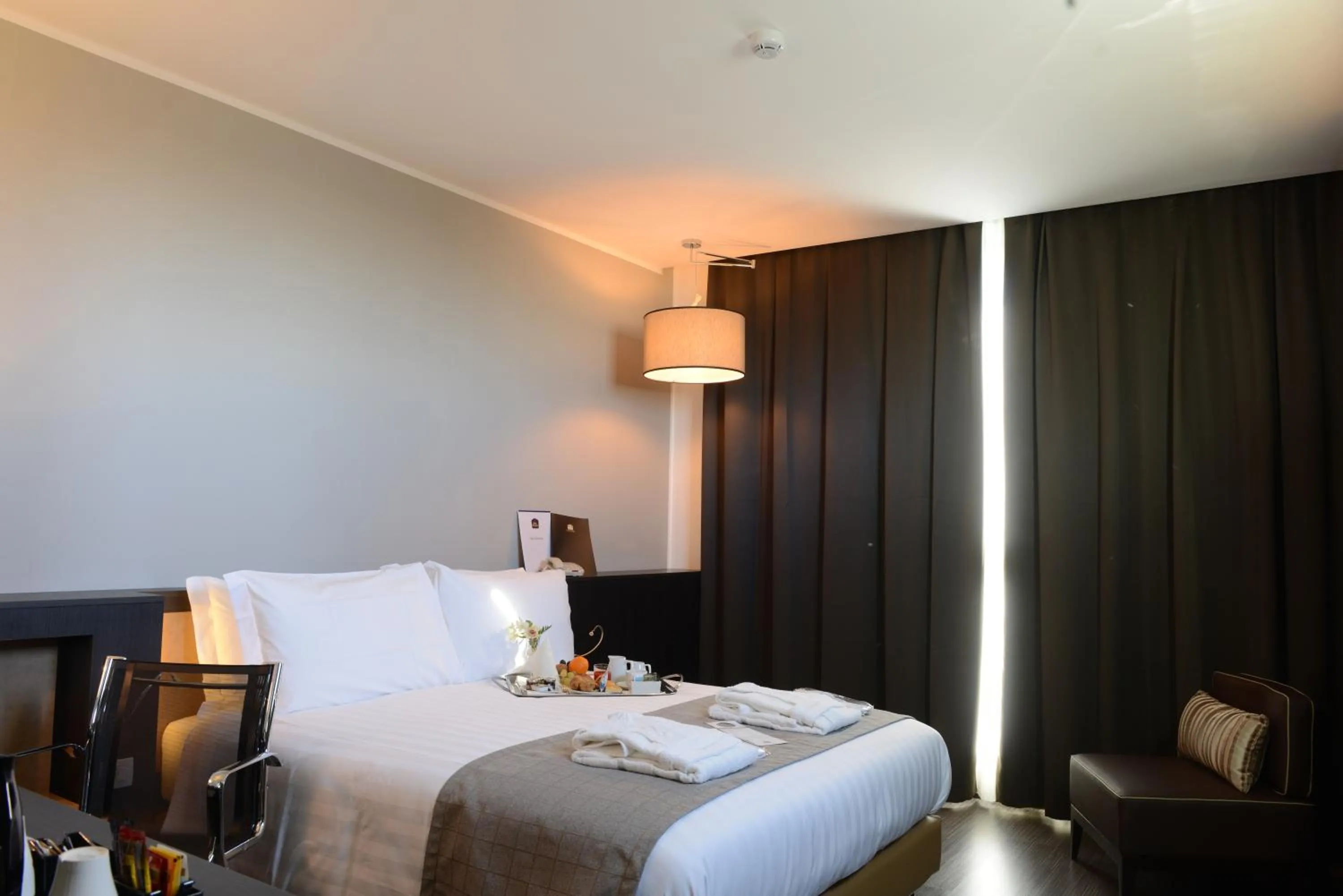 Photo of the whole room, Bed in Best Western Premier CHC Airport