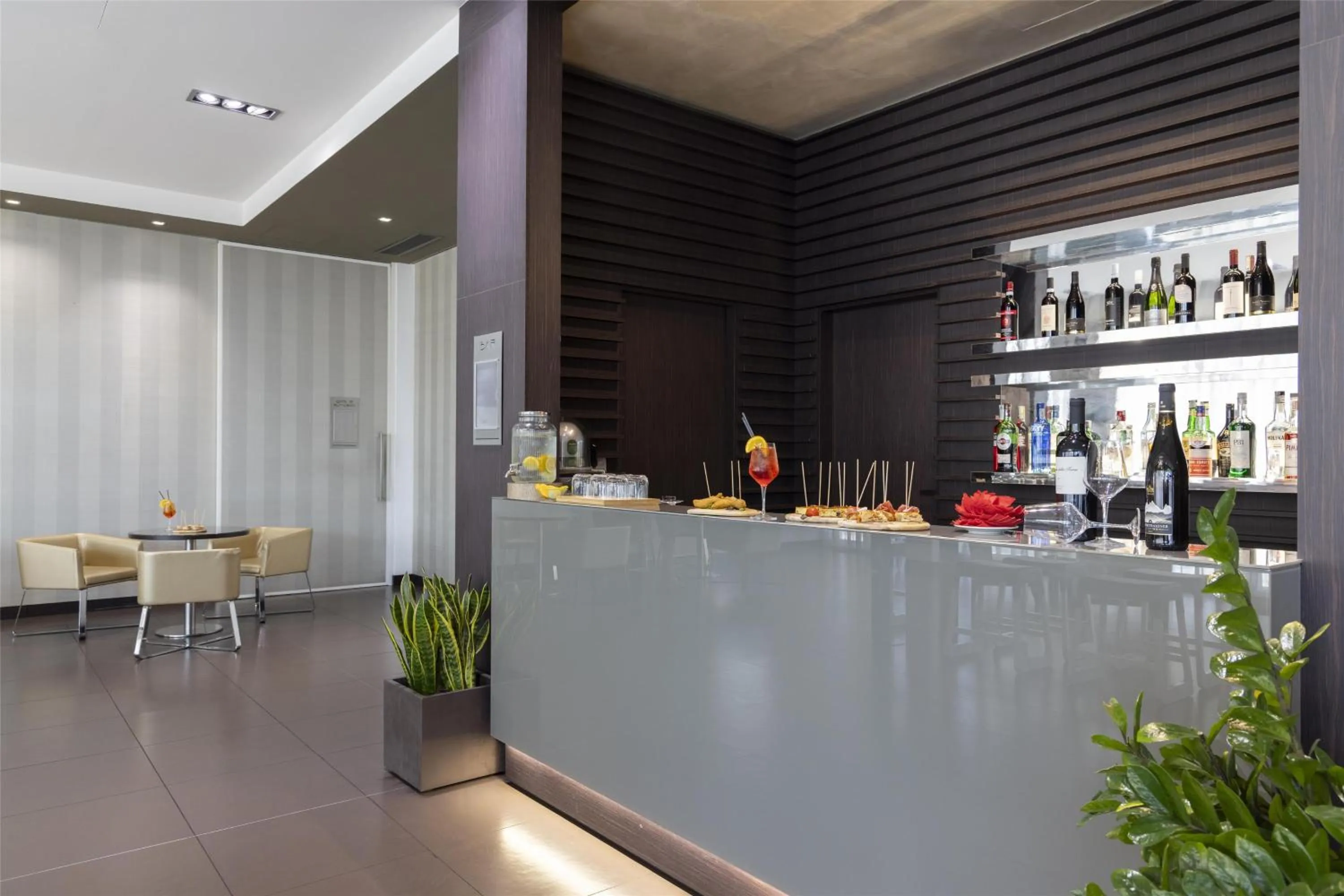 Lounge or bar in Best Western Premier CHC Airport