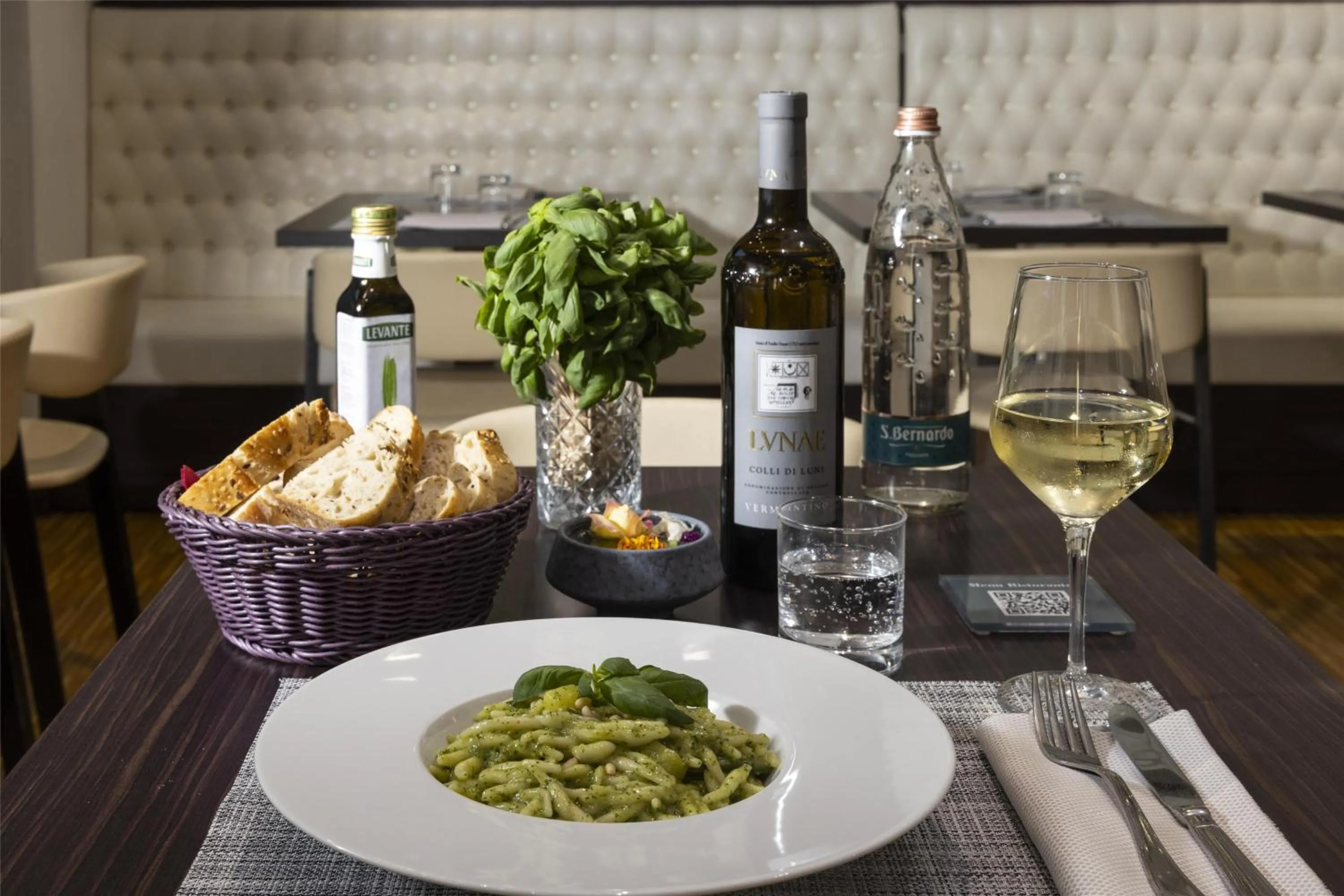 Food and drinks in Best Western Premier CHC Airport