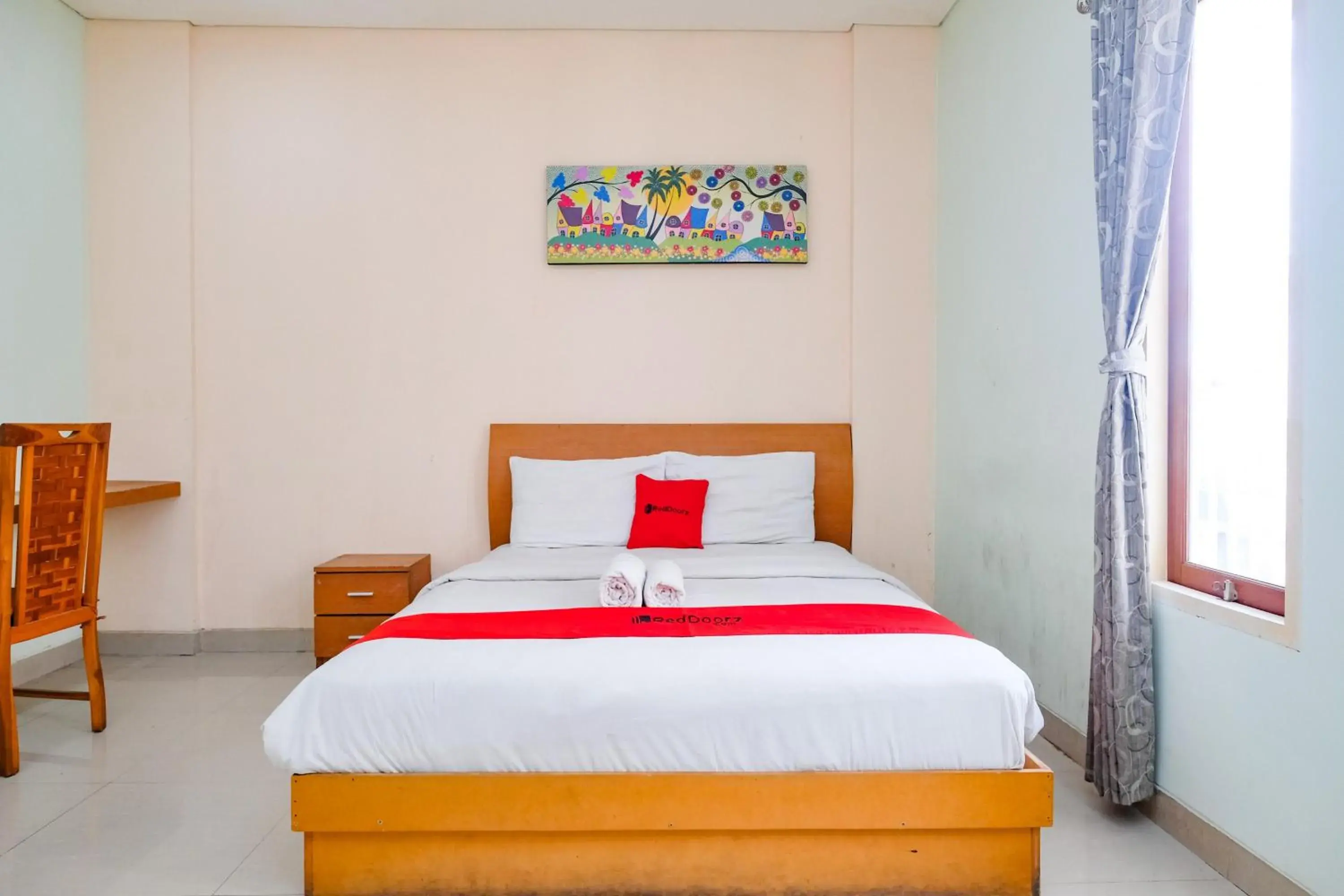 Deluxe Double Room in RedDoorz Plus @ Mahendradatta Denpasar Deluxe Double Room in RedDoorz Plus @ Mahendradatta Denpasar