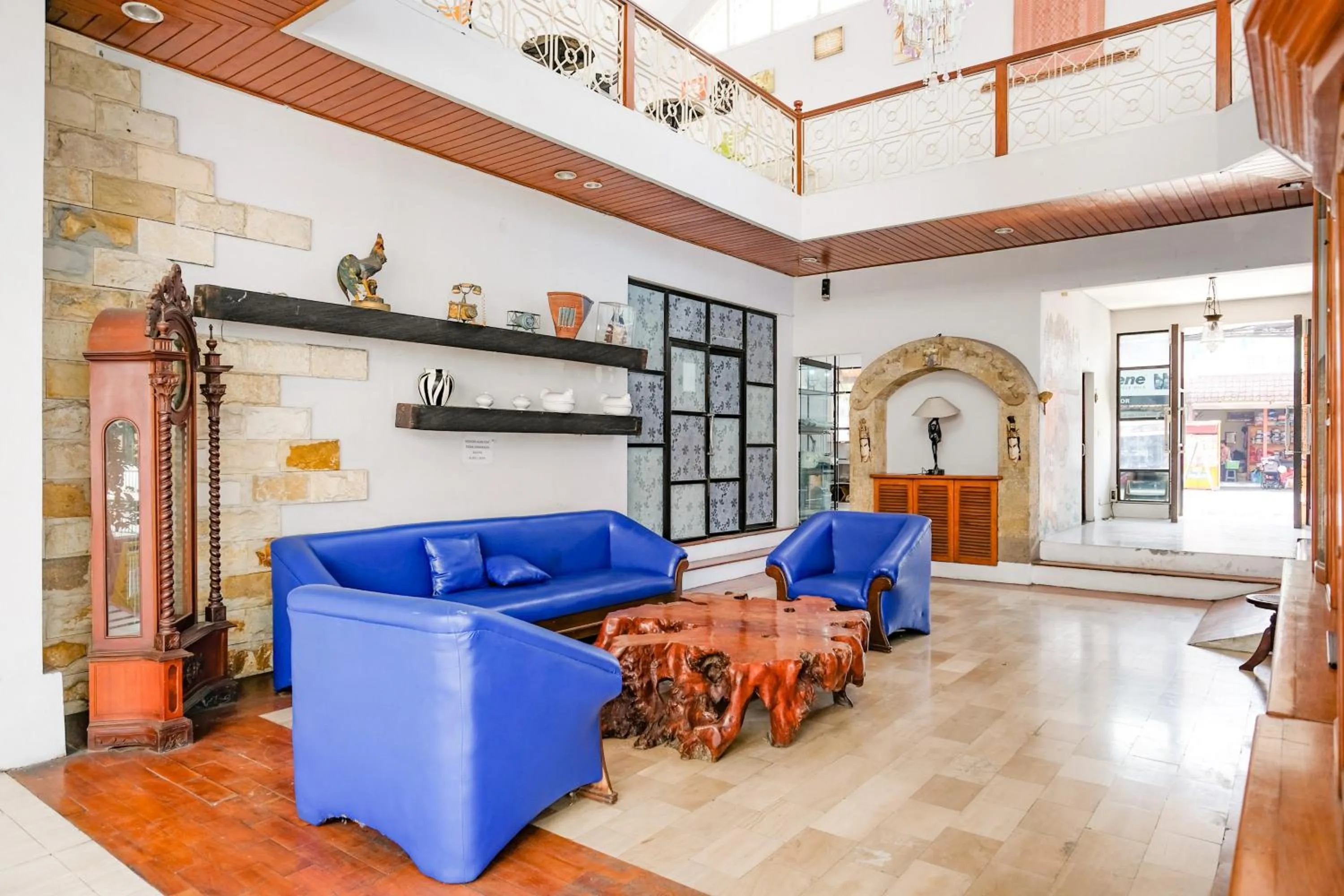 Seating area in RedDoorz Plus @ Mahendradatta Denpasar