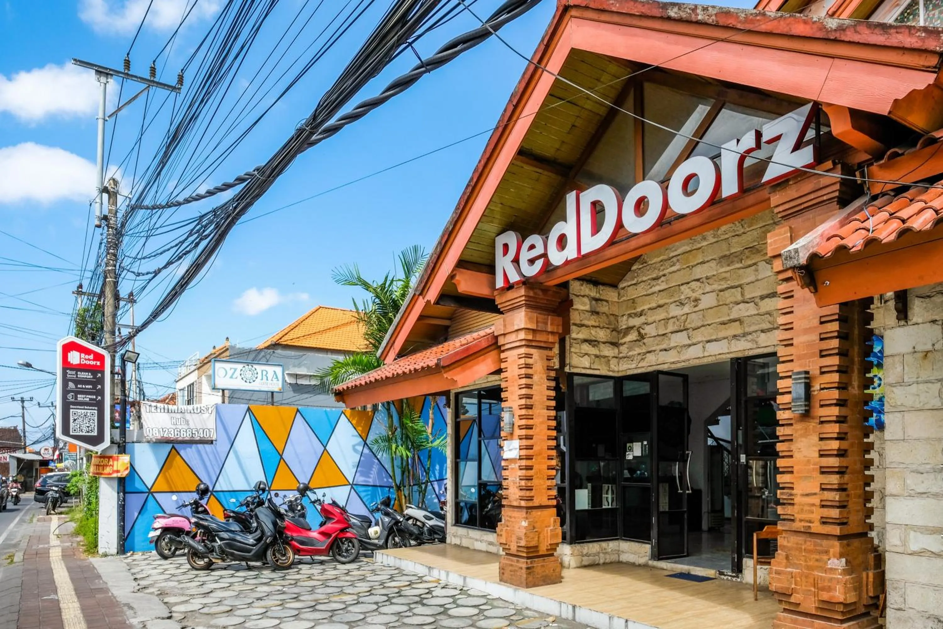 Facade/entrance in RedDoorz Plus @ Mahendradatta Denpasar