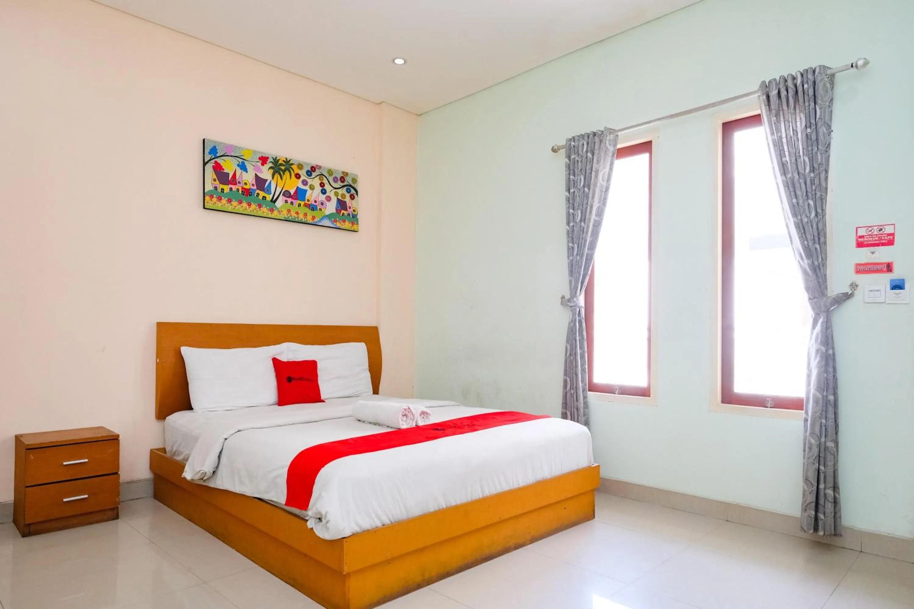 Bedroom, Bed in RedDoorz Plus @ Mahendradatta Denpasar