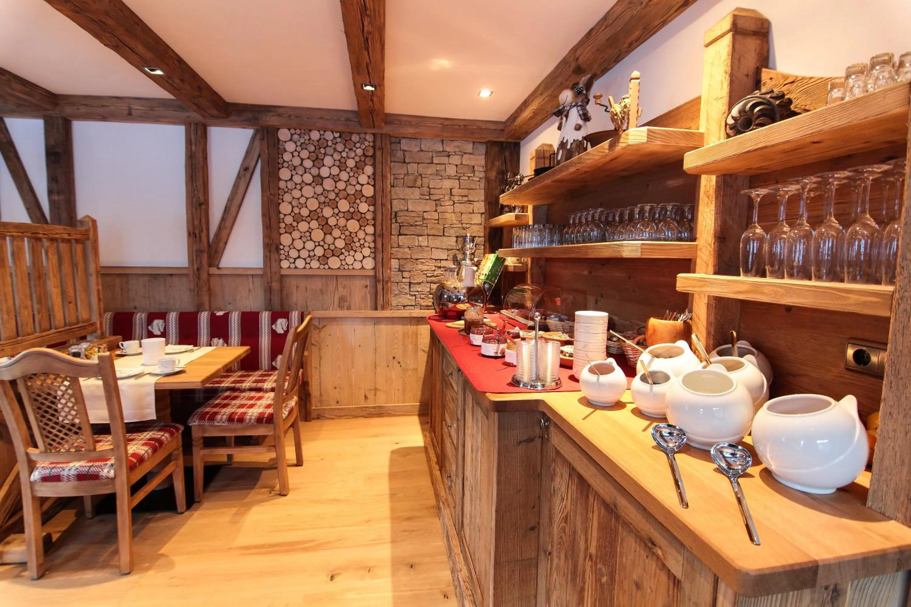 Food and drinks in Garni des Alpes