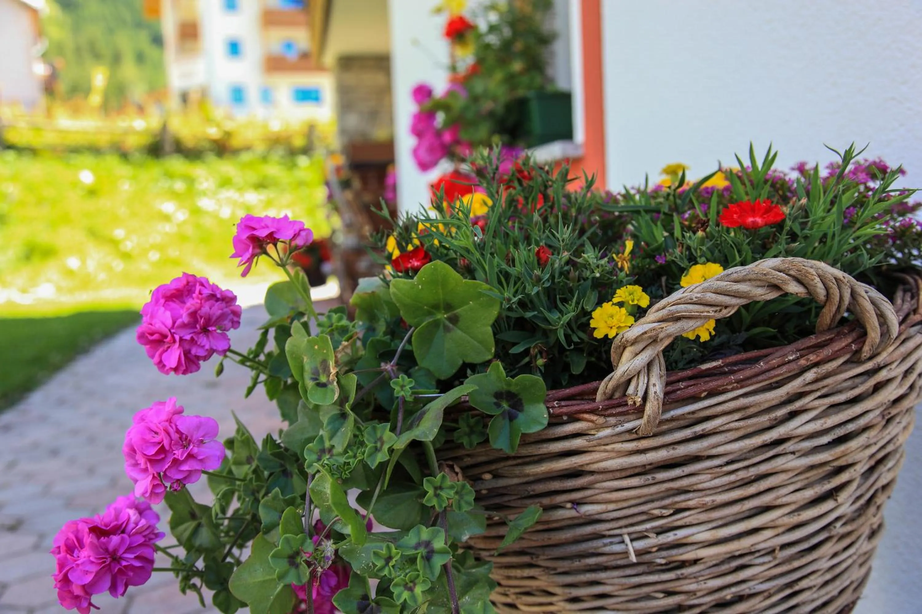 Facade/entrance in Garni des Alpes