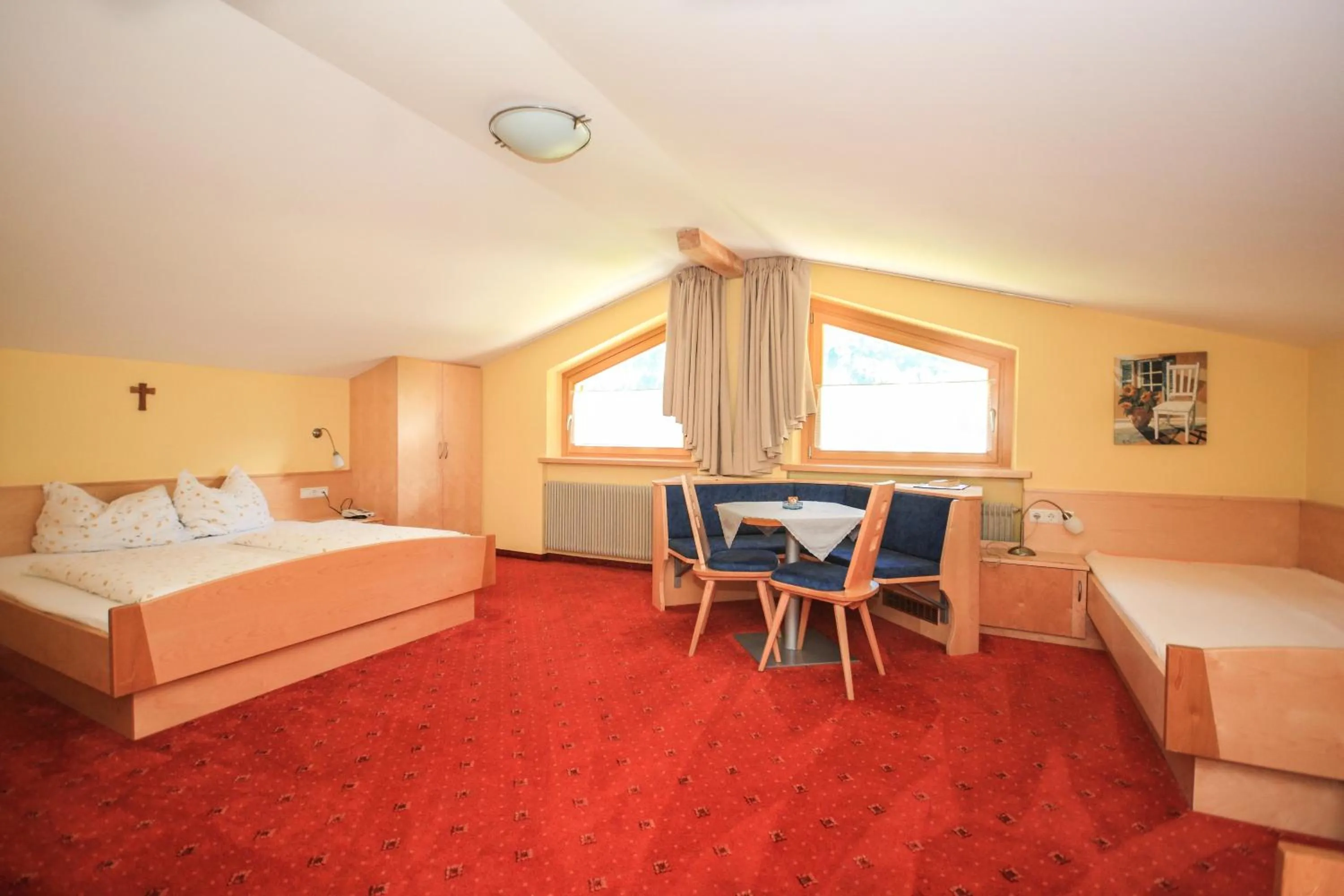 Photo of the whole room, Bed in Garni des Alpes