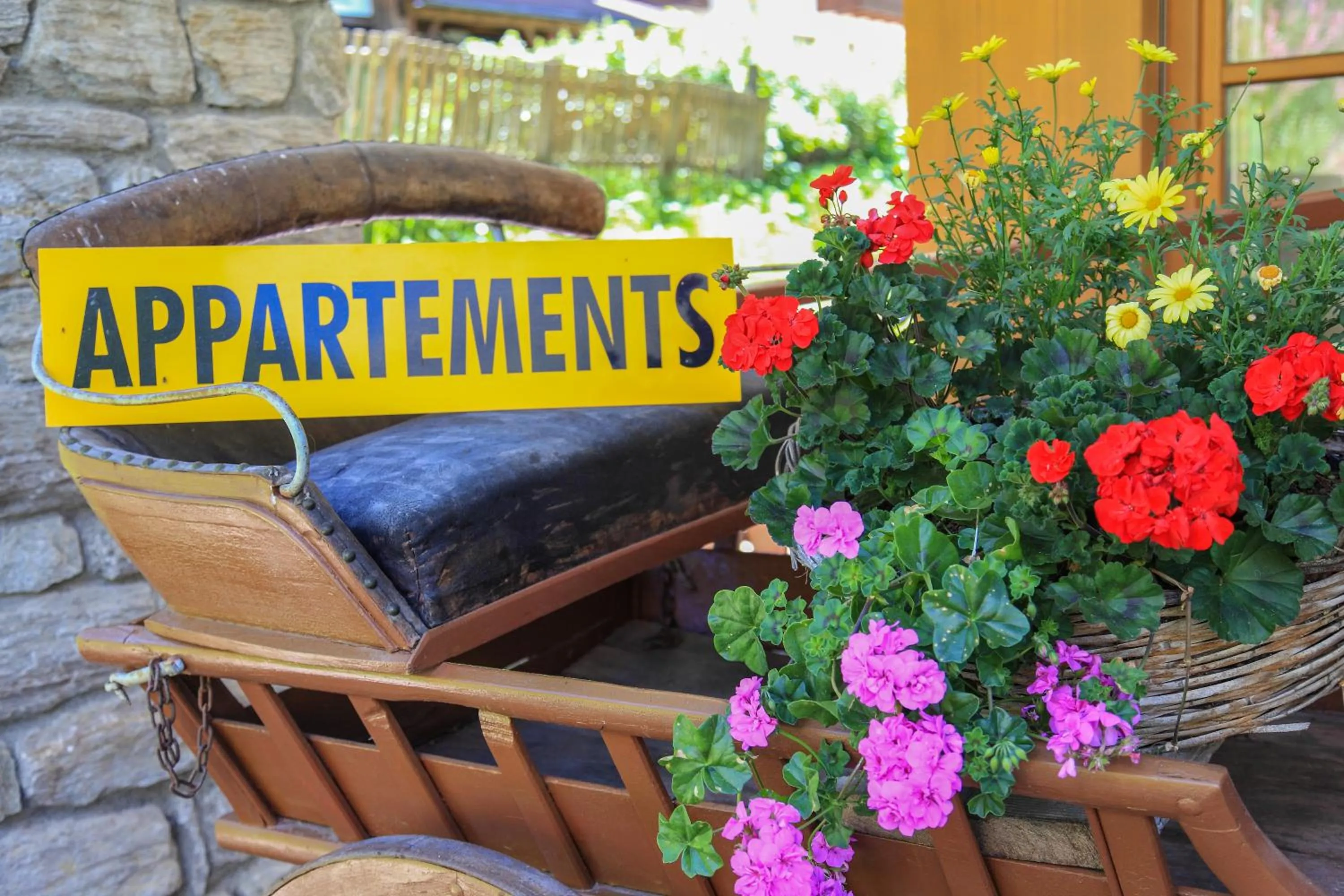 Facade/entrance in Garni des Alpes