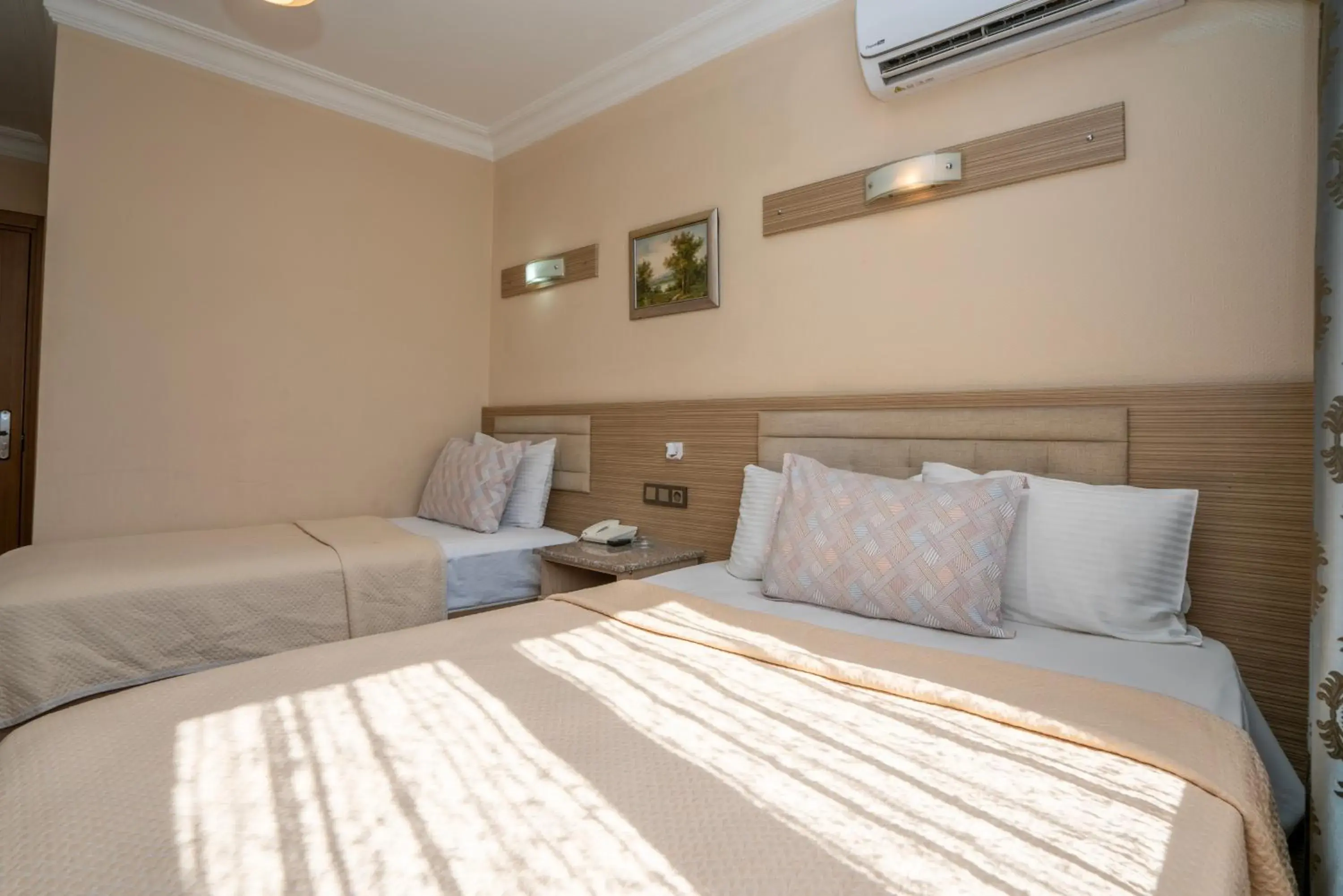 Standard Double Room in Grand Reis Hotel Standard Double Room in Grand Reis Hotel