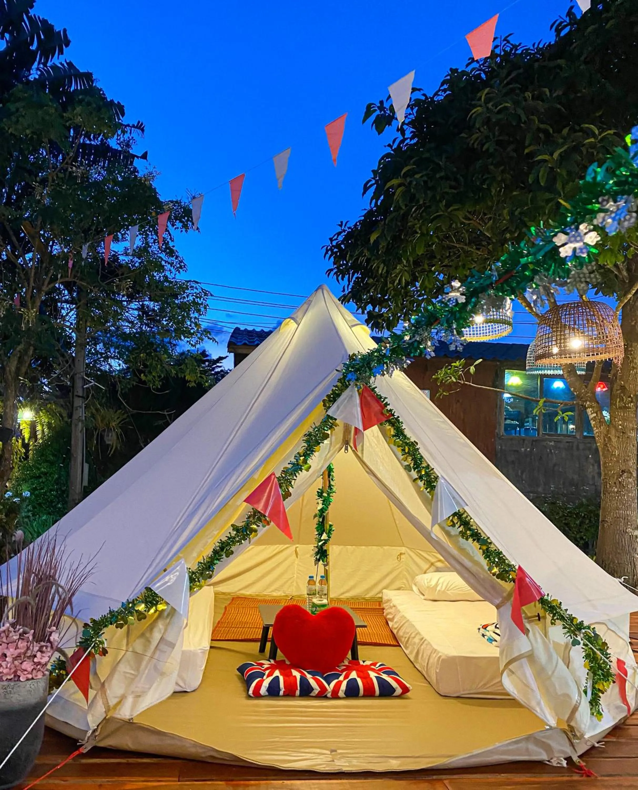 Night in Wangnamkeaw Goodviewresort