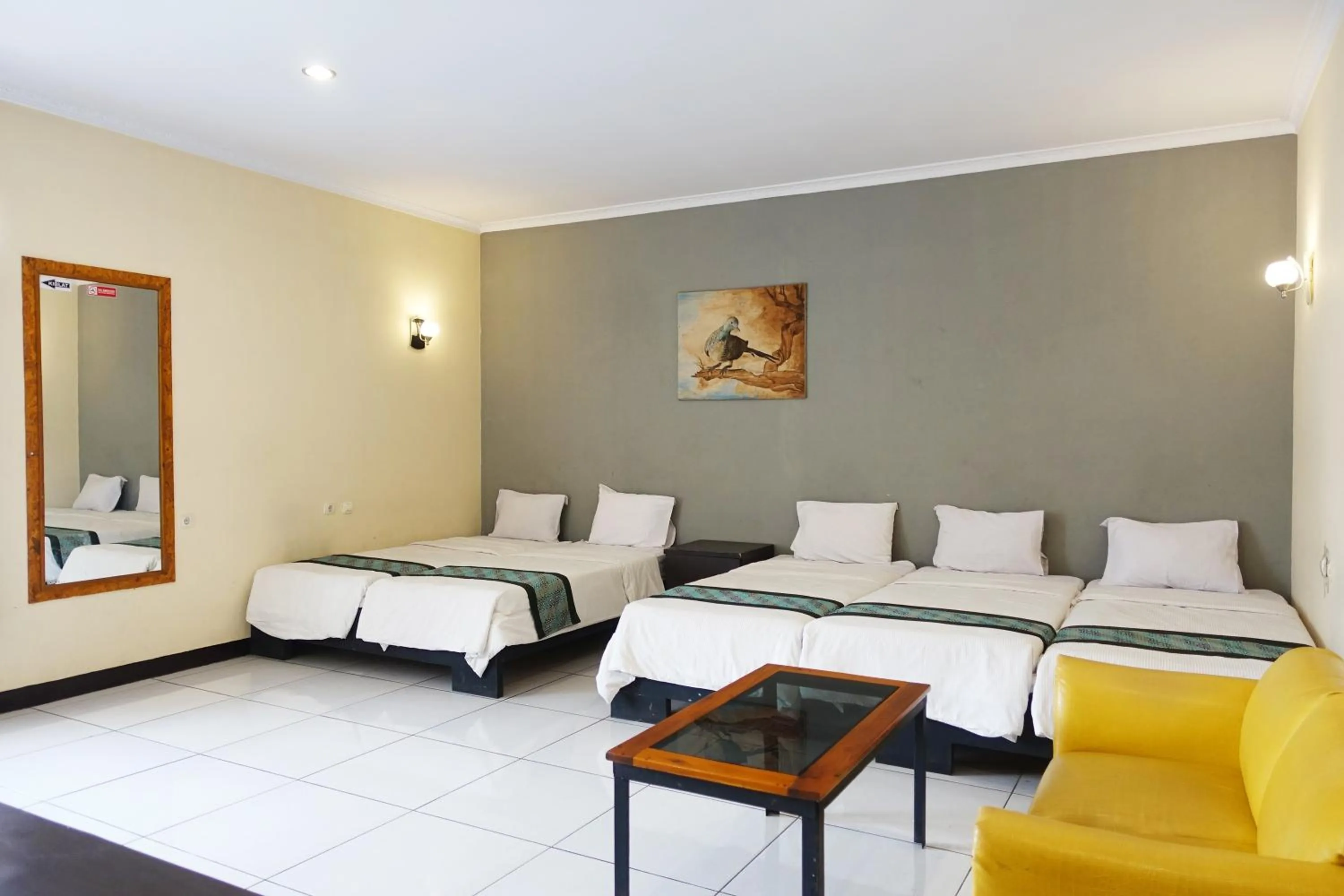 Bed in Saung Balibu Hotel