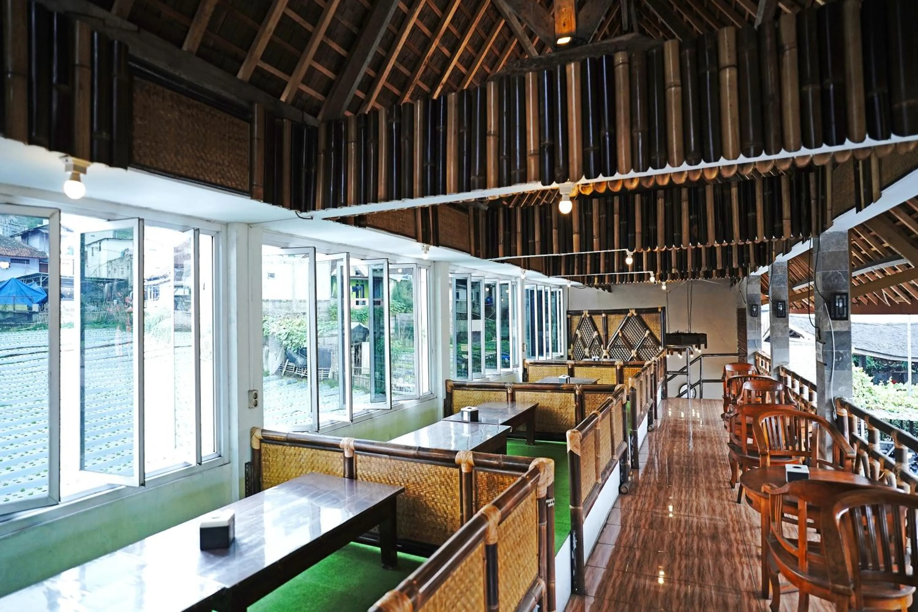 Restaurant/places to eat in Saung Balibu Hotel