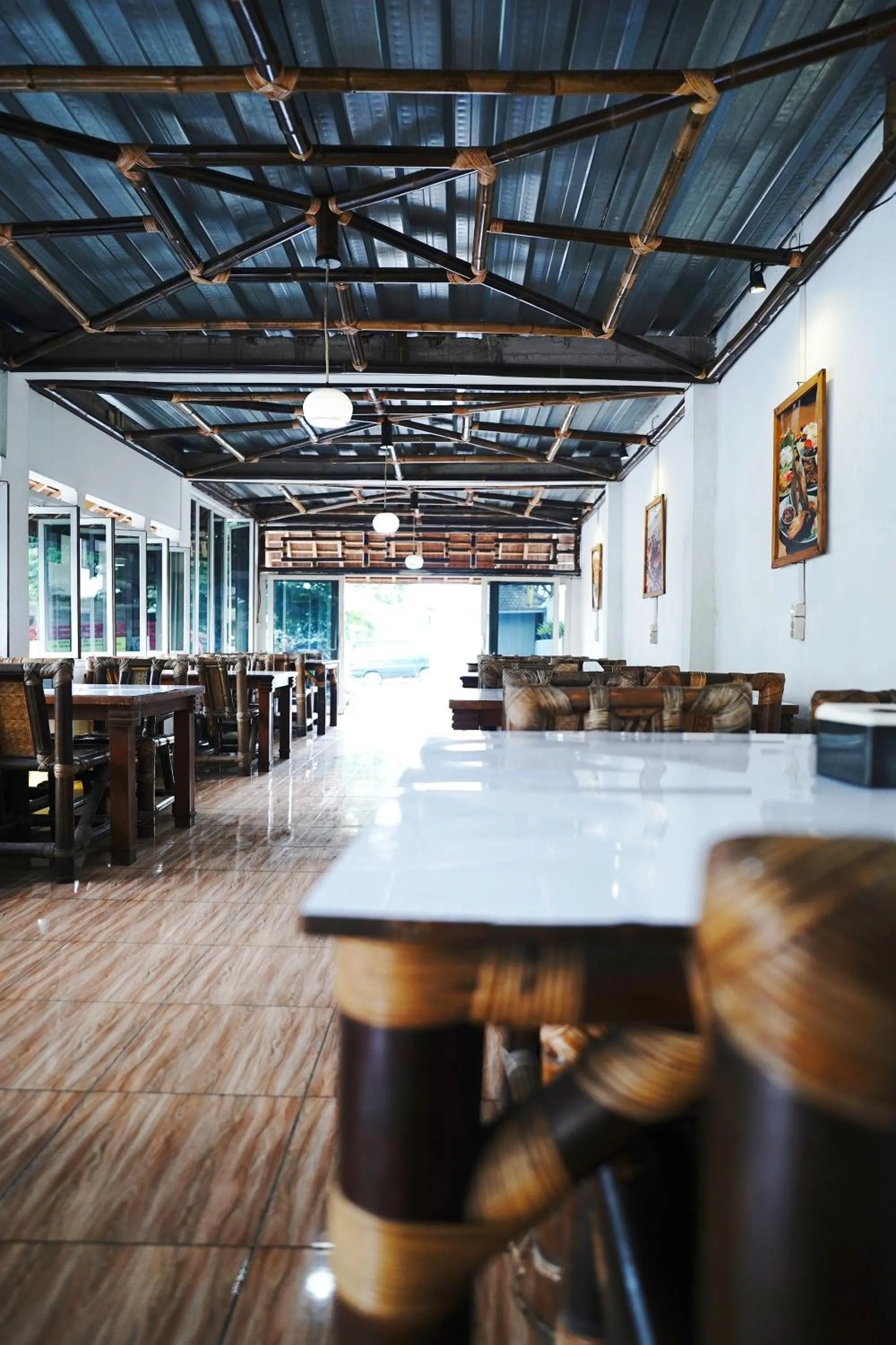 Restaurant/places to eat in Saung Balibu Hotel