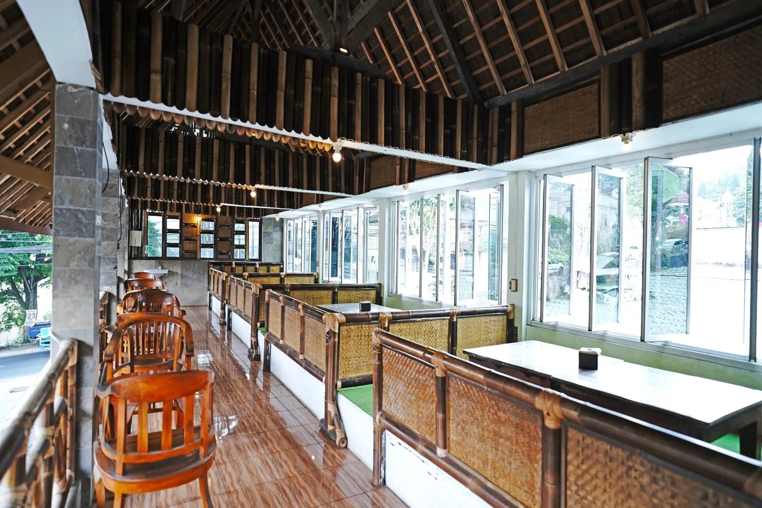 Restaurant/places to eat in Saung Balibu Hotel