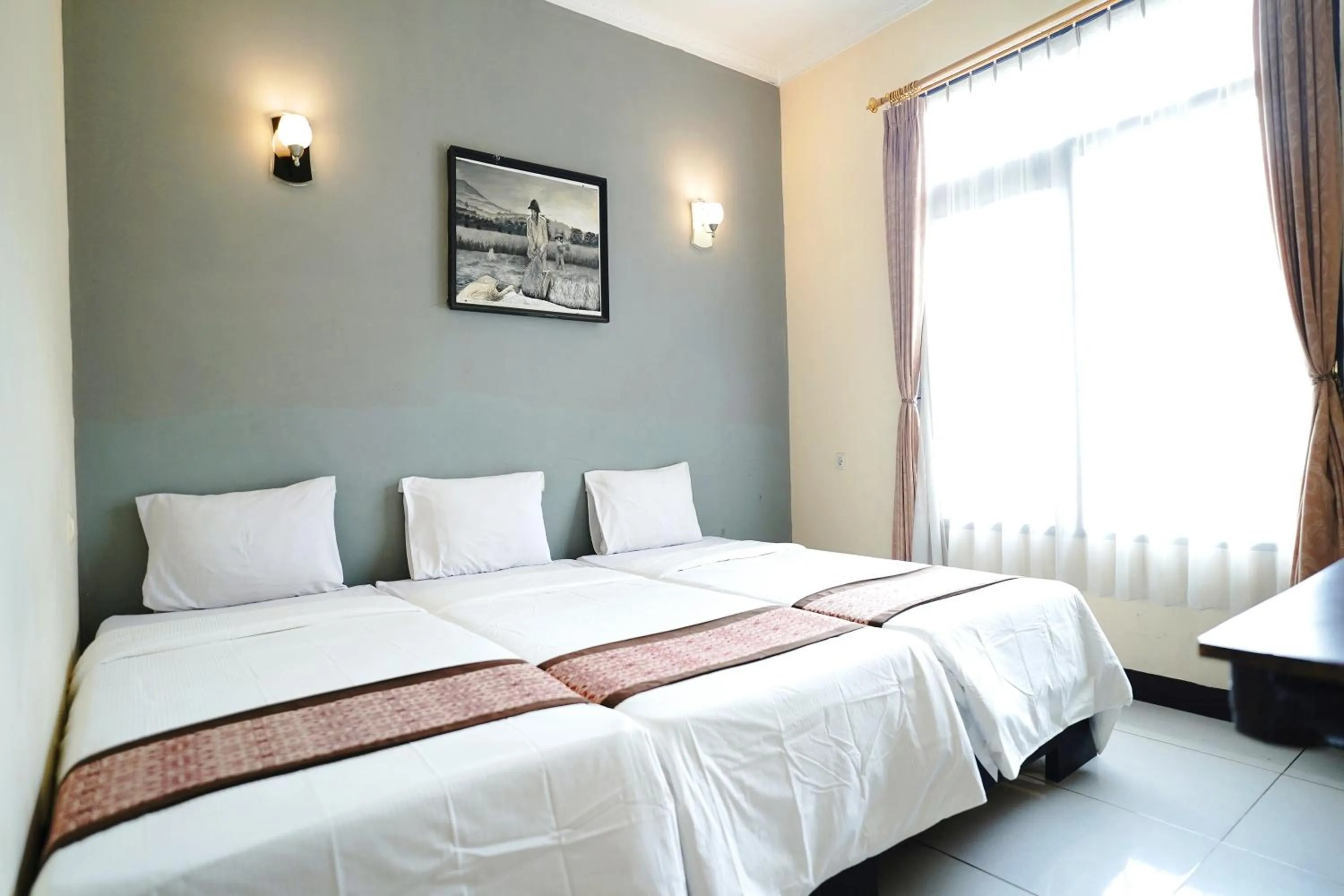 Bed in Saung Balibu Hotel