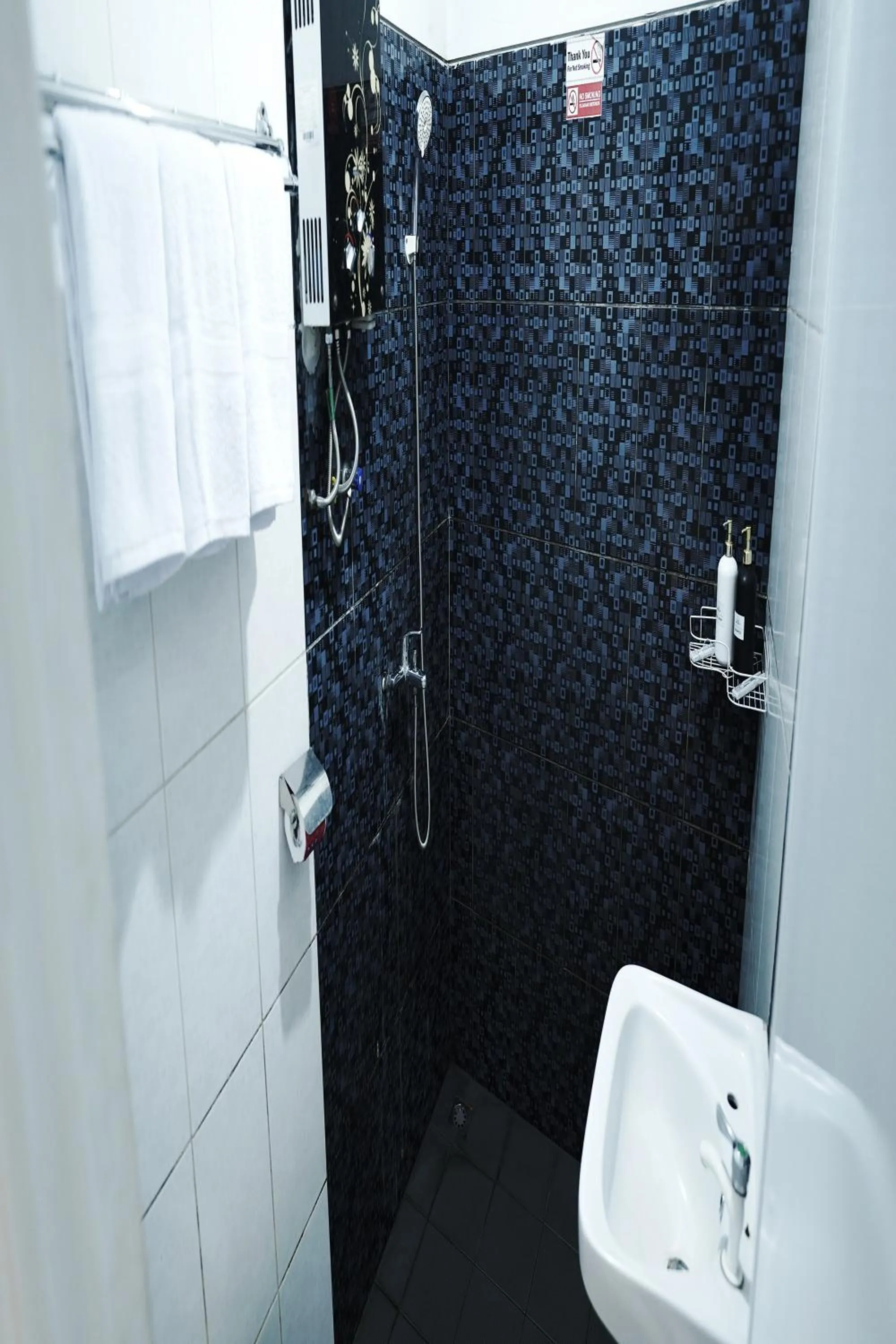 Bathroom in Saung Balibu Hotel