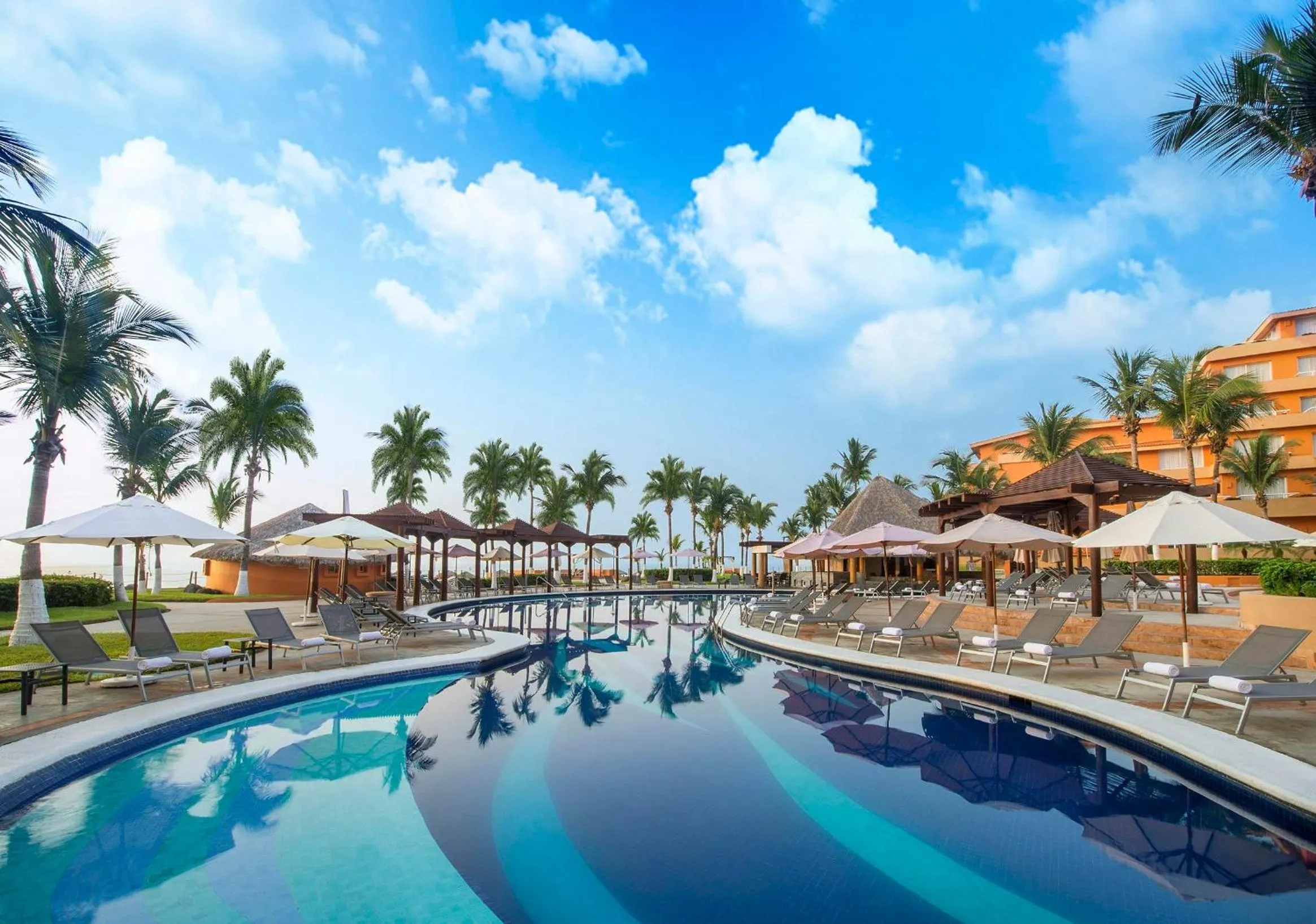 Swimming pool in Grand Fiesta Americana Veracruz