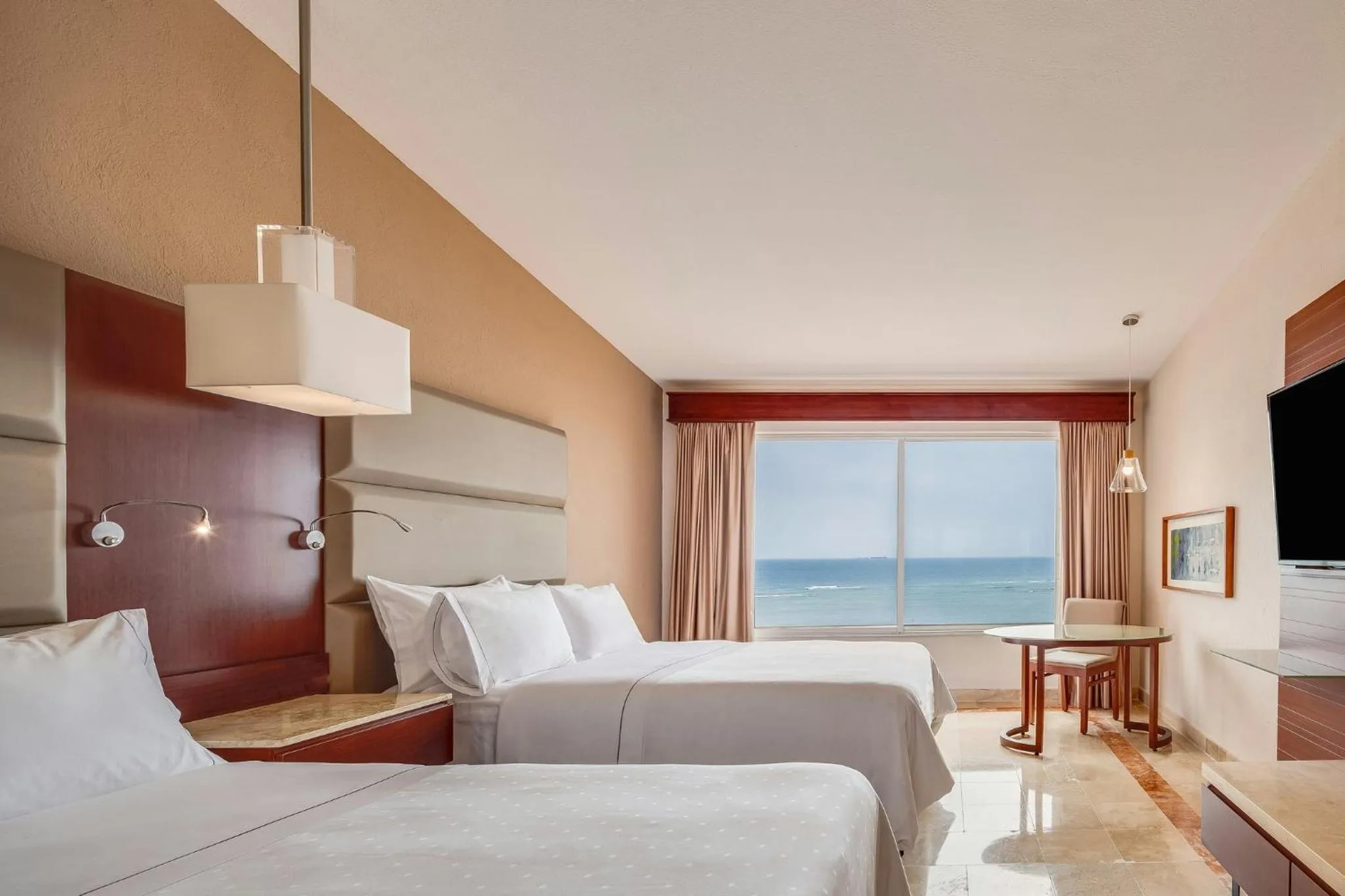 Photo of the whole room, Bed in Grand Fiesta Americana Veracruz