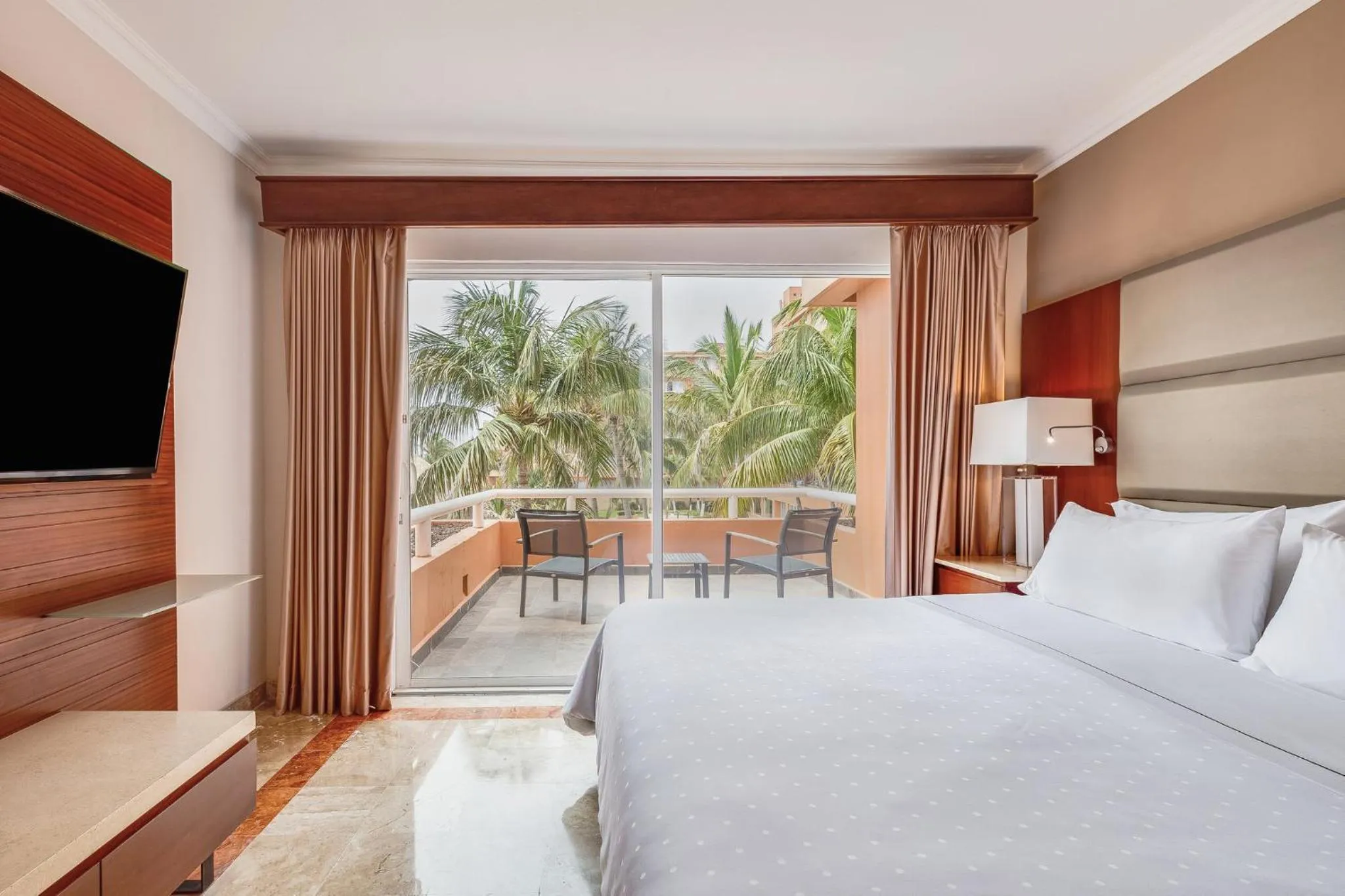 Photo of the whole room, Bed in Grand Fiesta Americana Veracruz