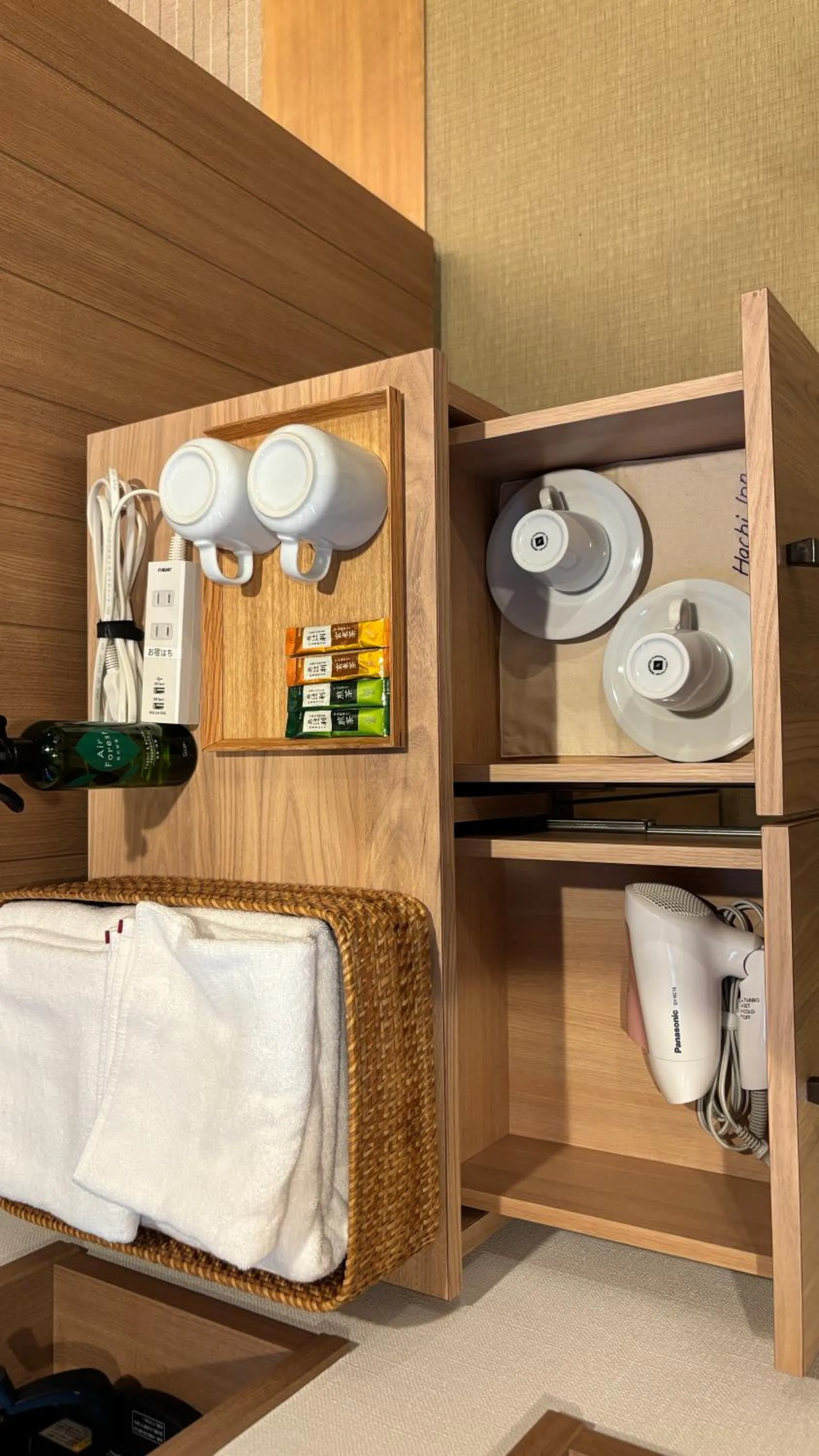 hair dryier in RESI STAY Hachi Inn