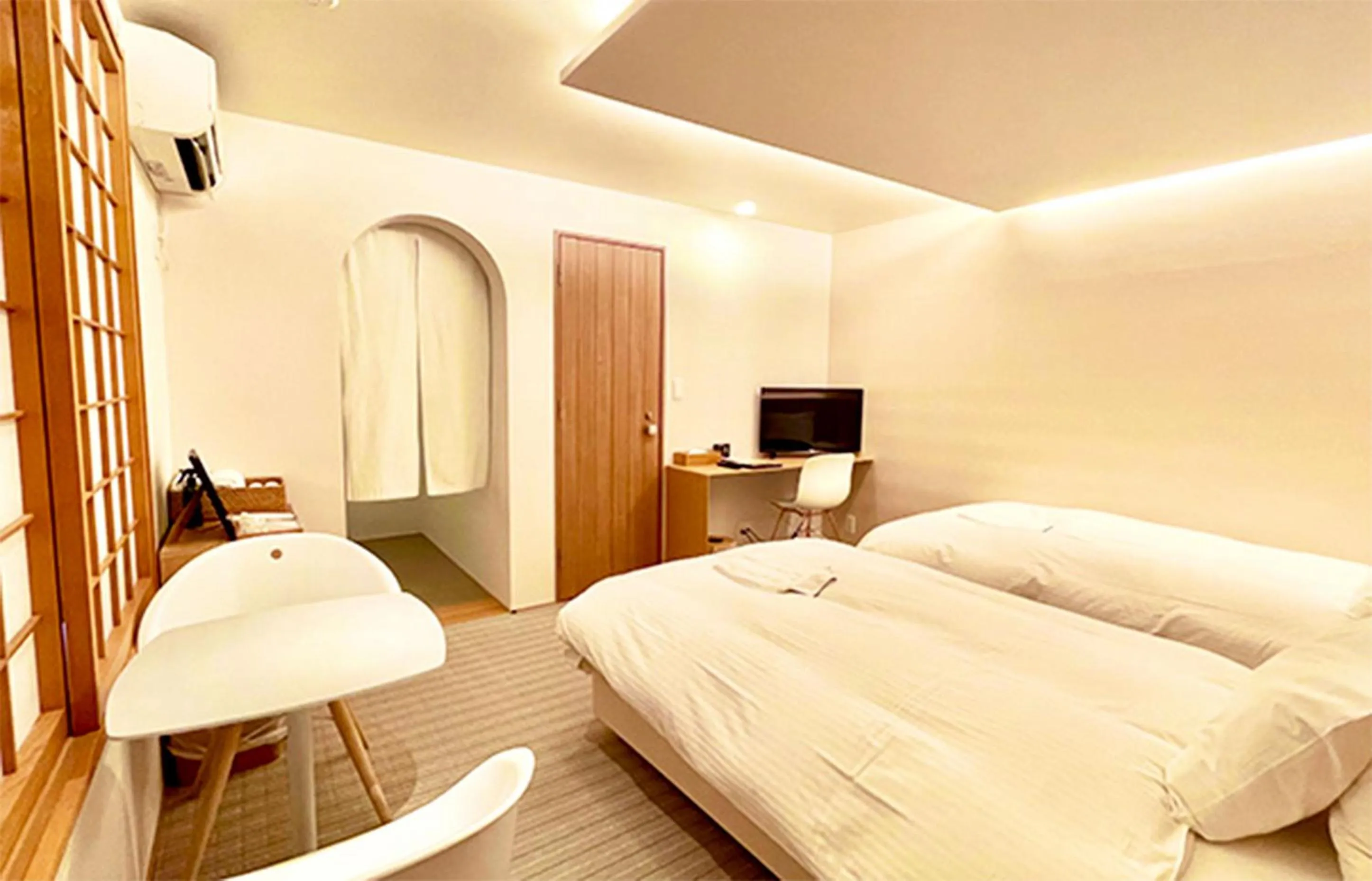 Standard Twin Room in Hachi Inn