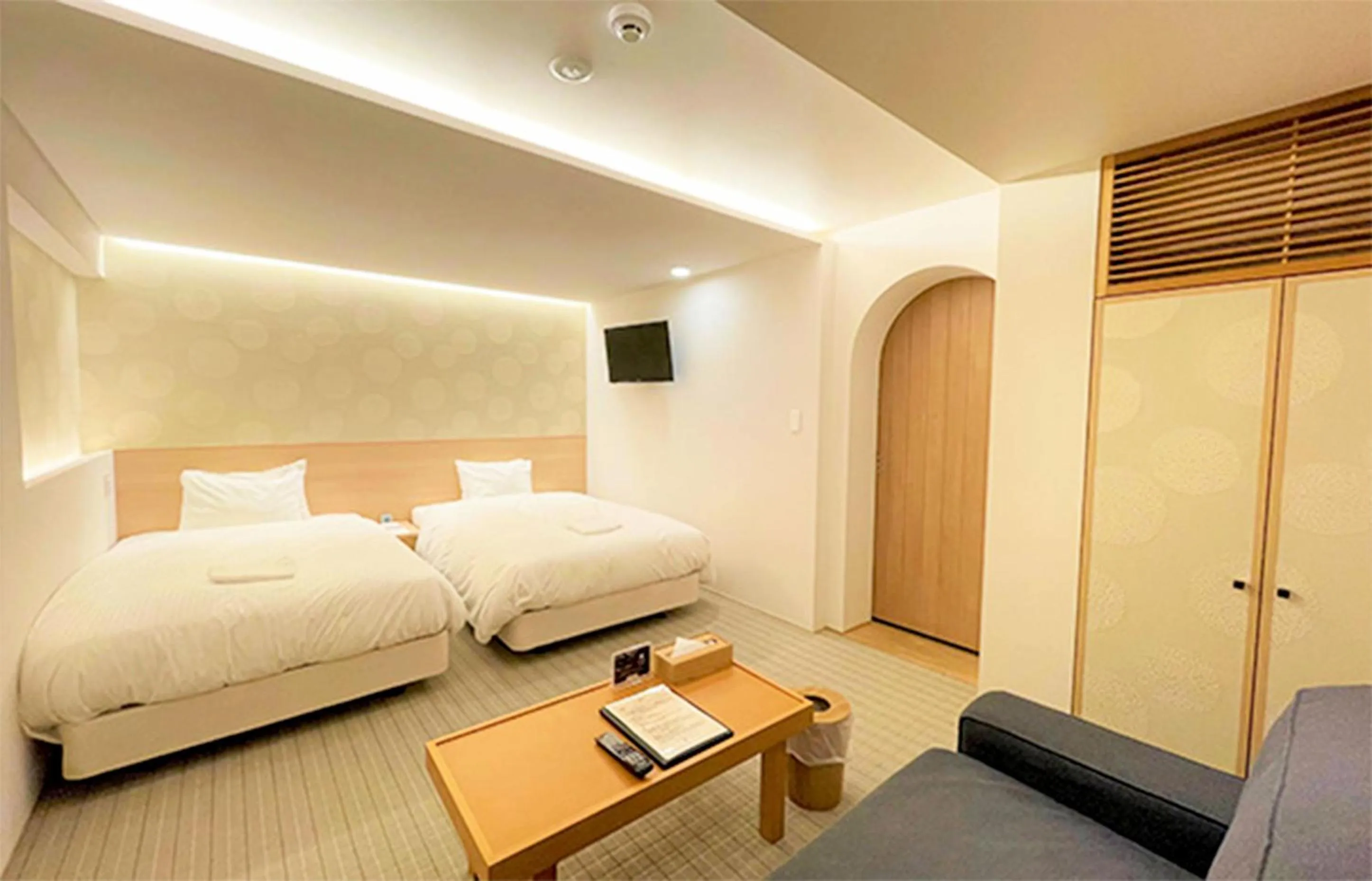 Deluxe Twin Room in Hachi Inn