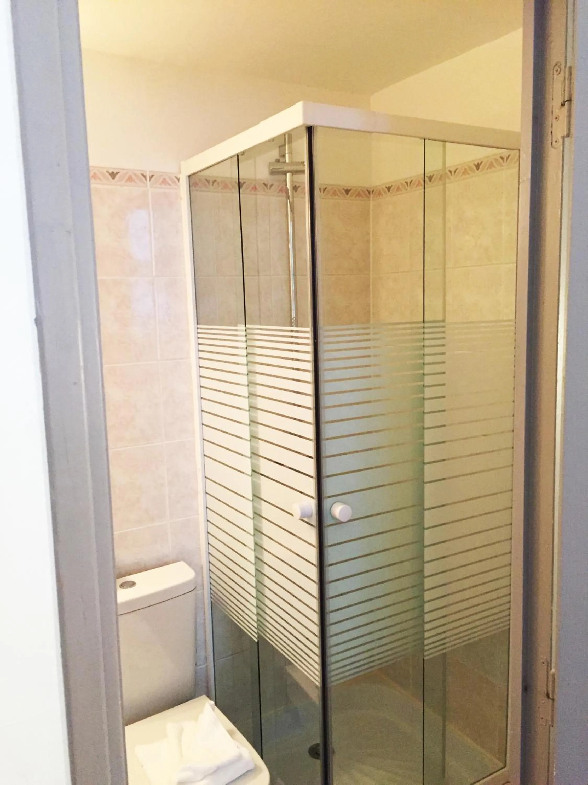 Shower in Hotel Riviera