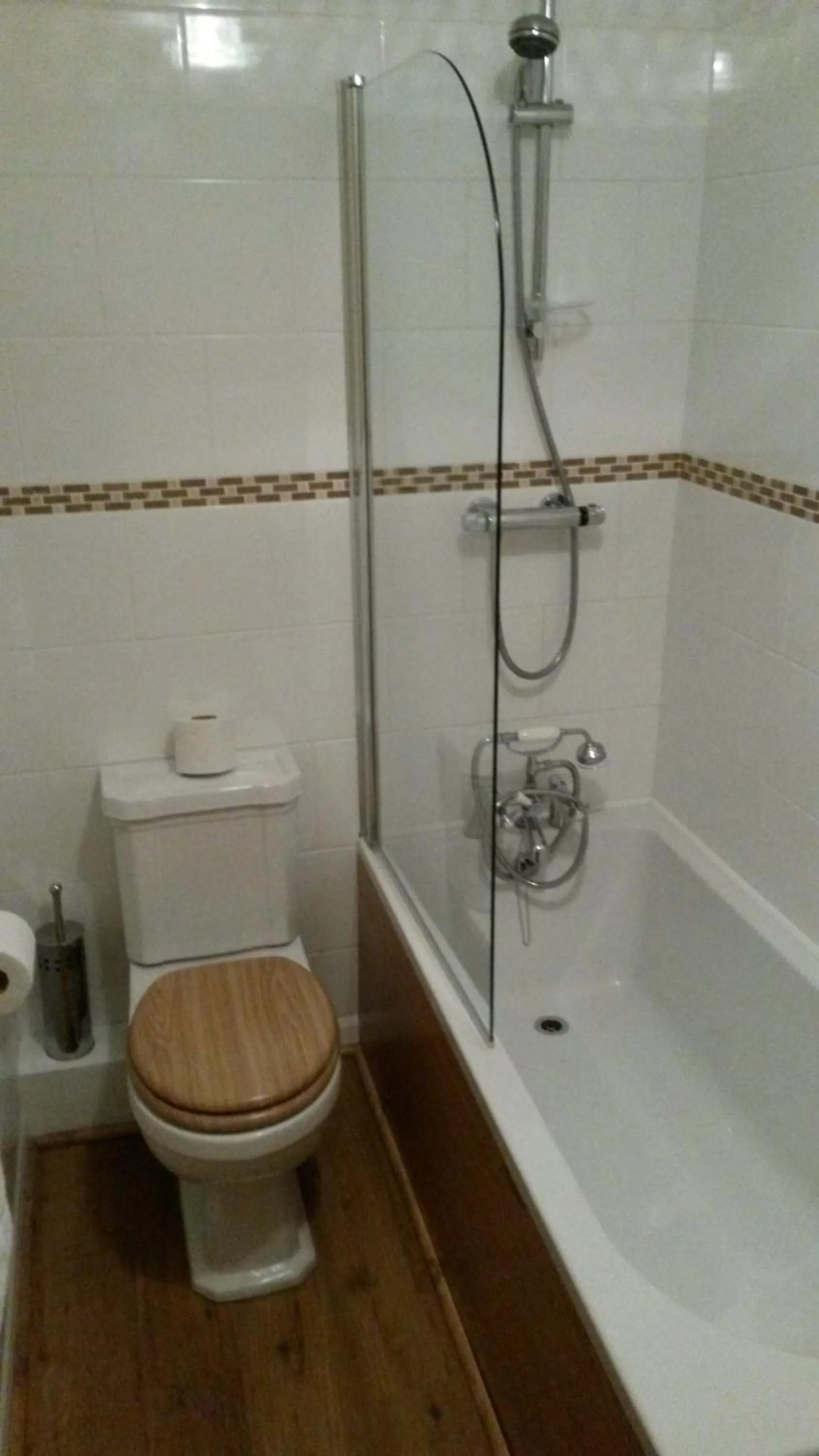 Bathroom in The Poldark Inn