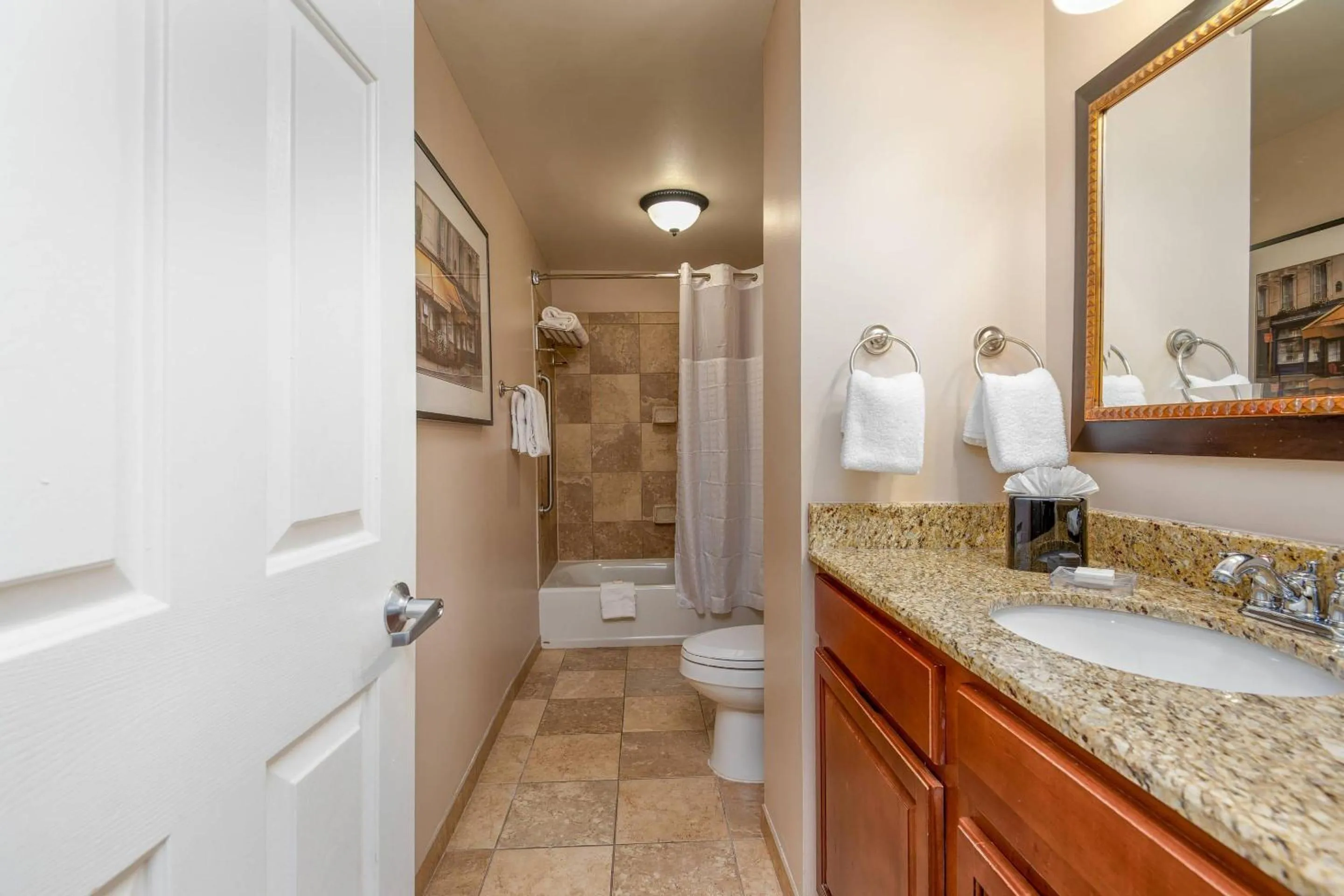 Bedroom in Clarion Collection Hotel Arlington Court Suites