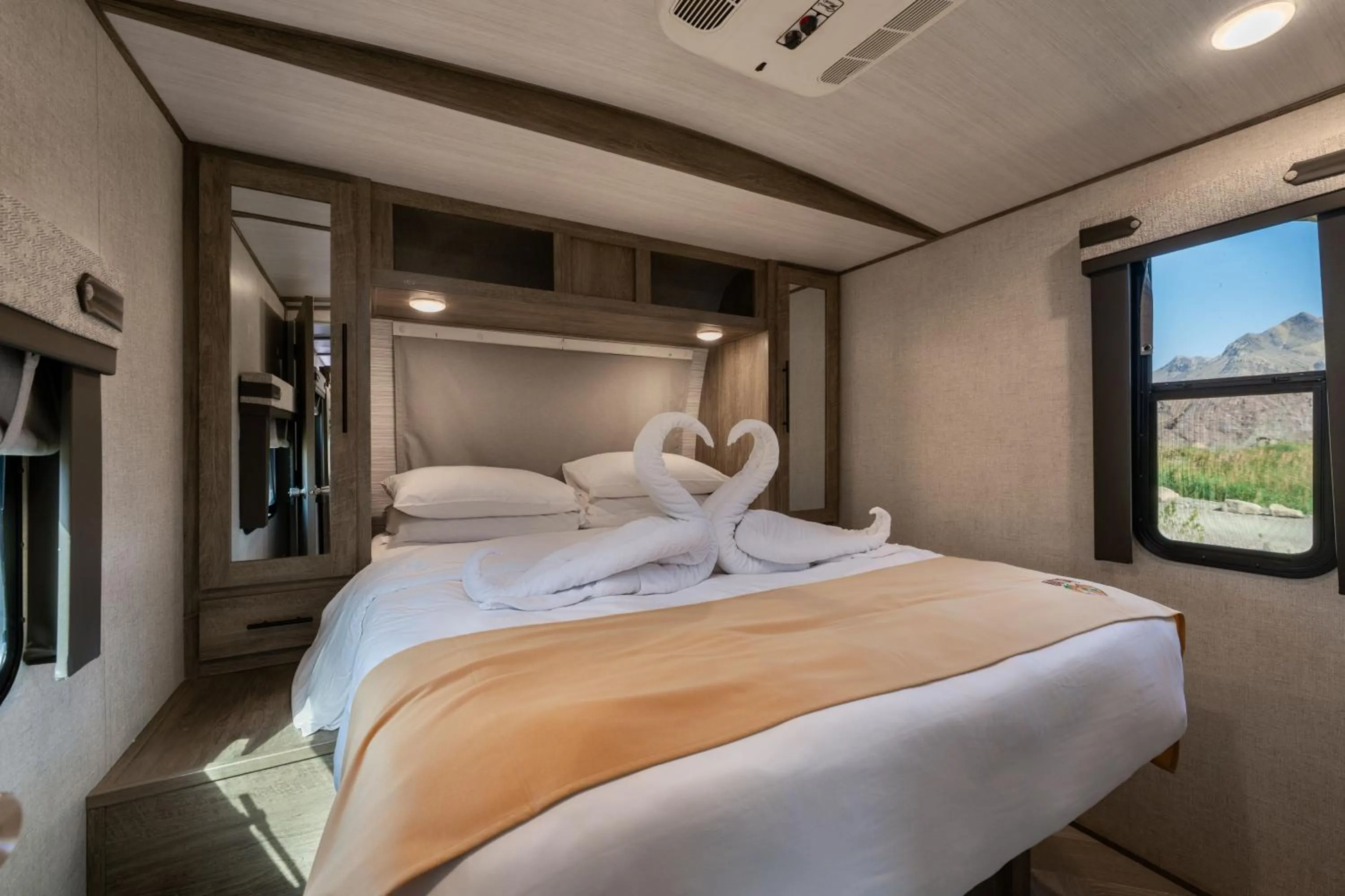 Bedroom, Bed in Hatta Resorts