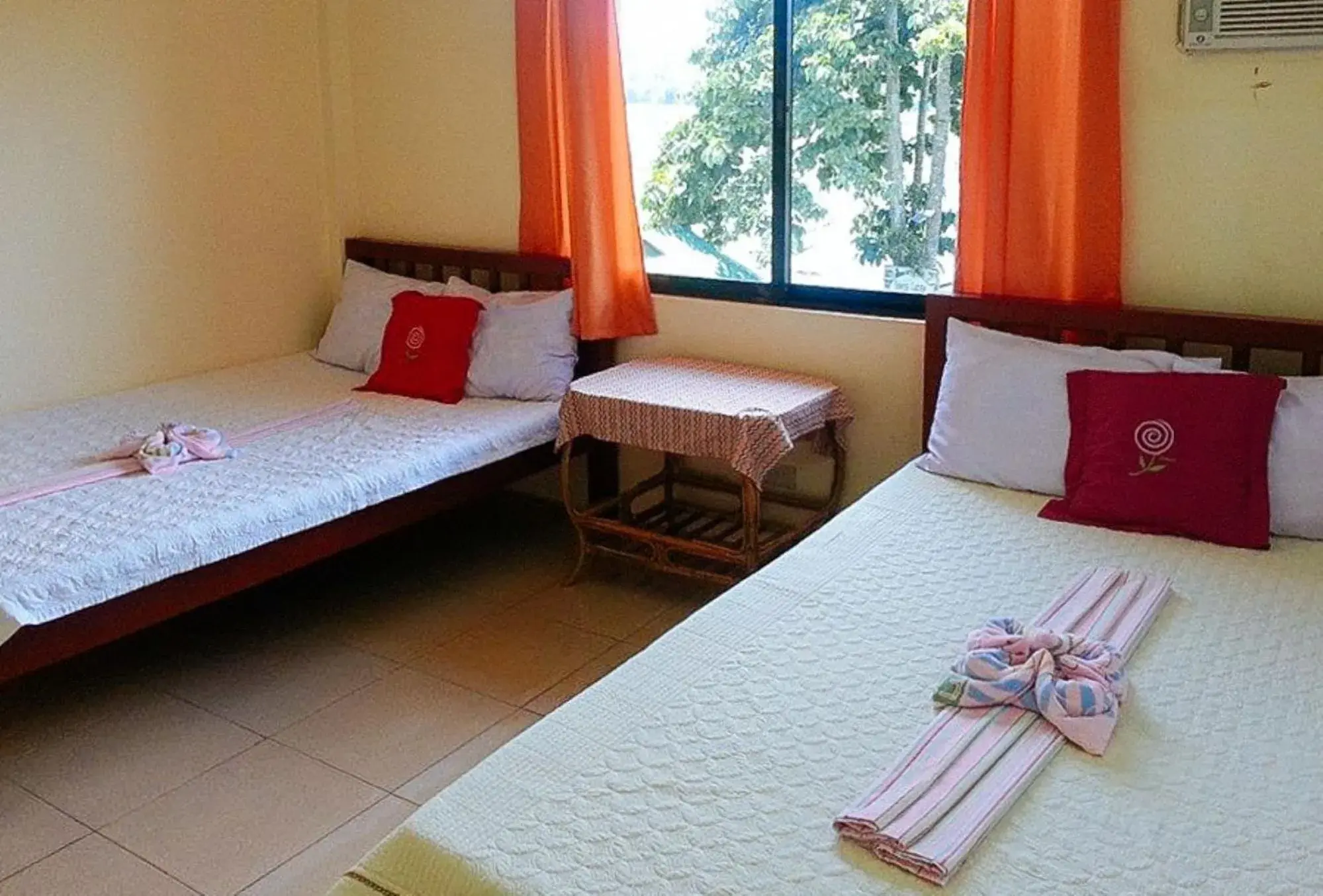 Quadruple Room in Sunrise Garden Lake Resort Quadruple Room in Sunrise Garden Lake Resort