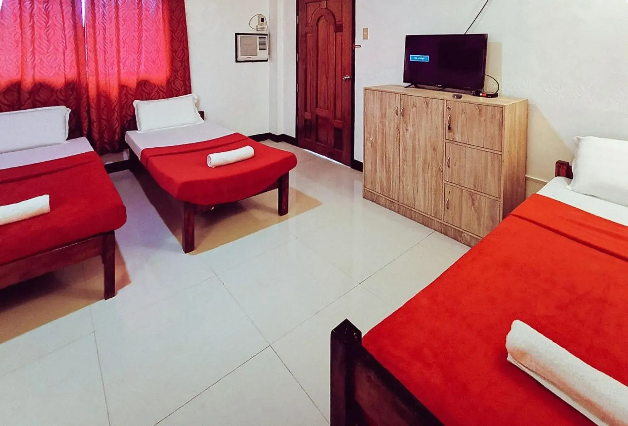 Family Room in Sunrise Garden Lake Resort Family Room in Sunrise Garden Lake Resort