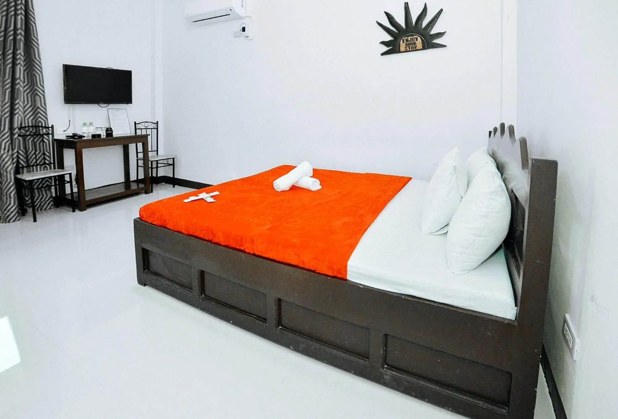 Bed in Sunrise Garden Lake Resort