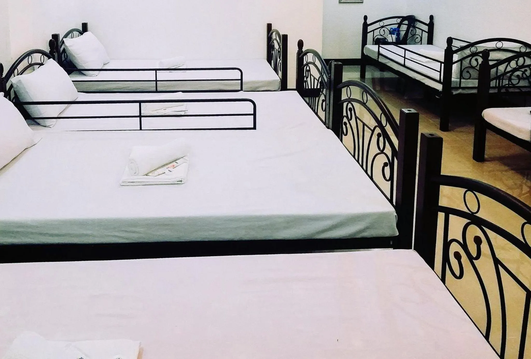 Photo of the whole room, Bed in Sunrise Garden Lake Resort