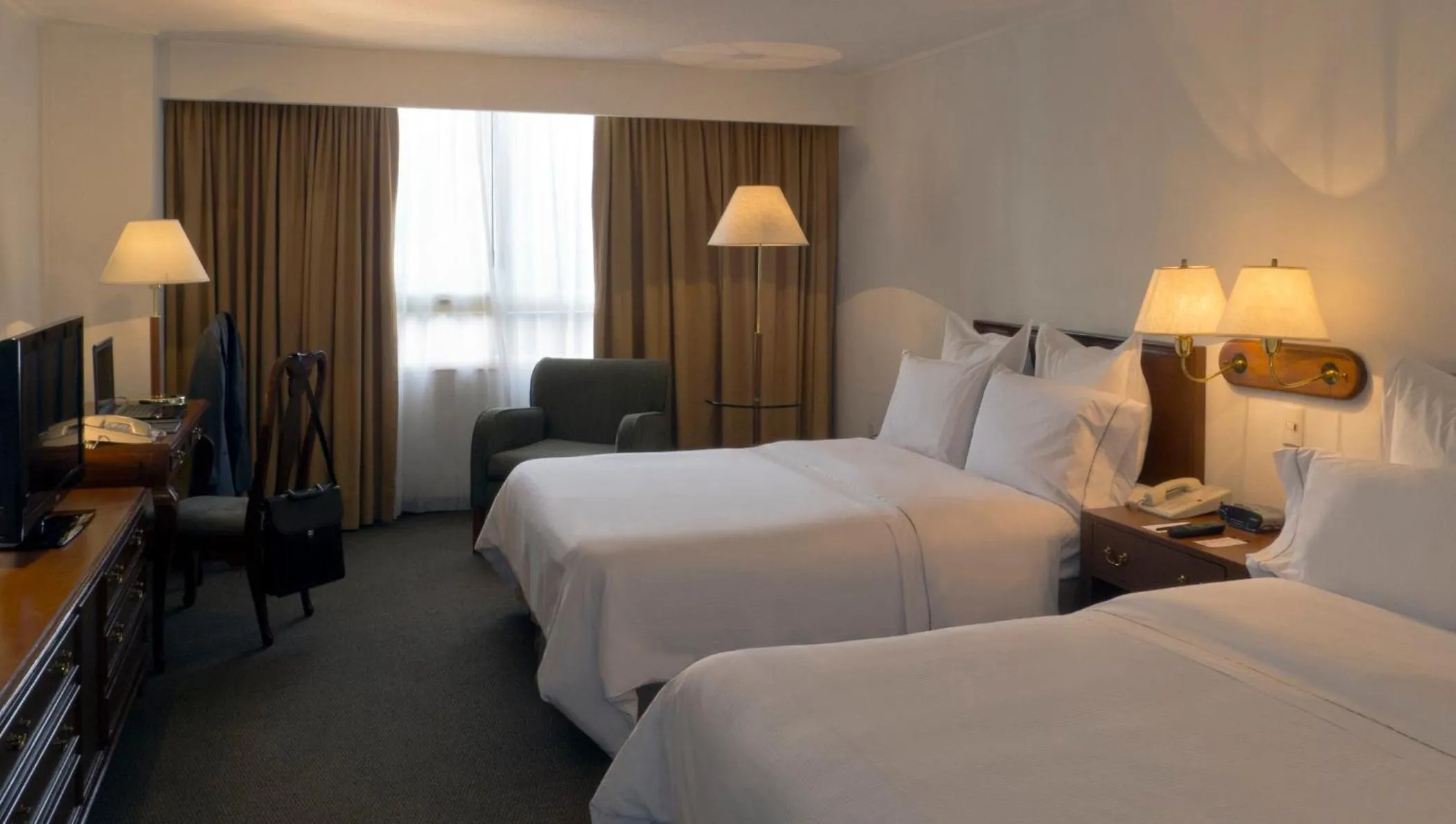 Photo of the whole room, Bed in Fiesta Americana Reforma