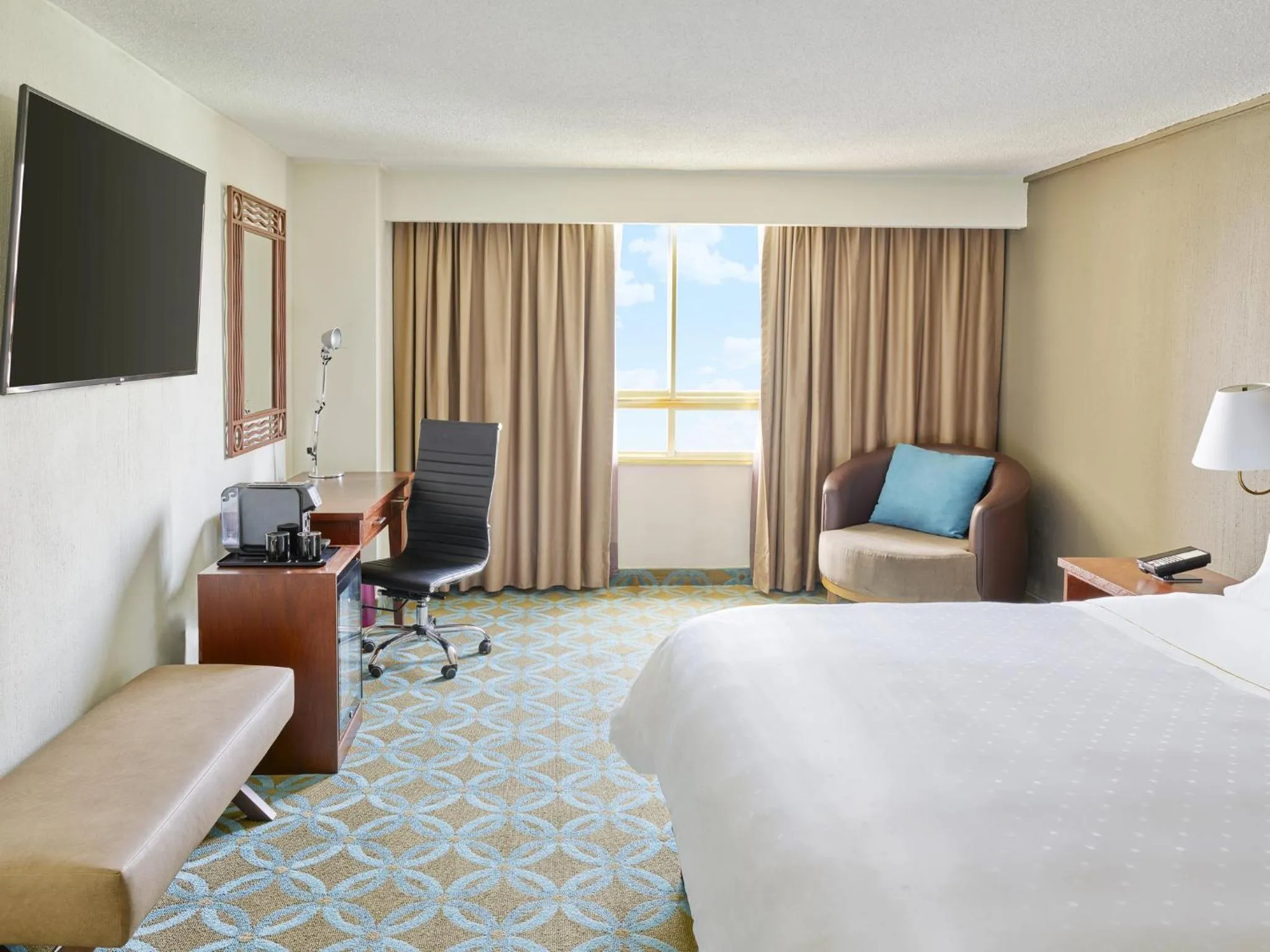 Photo of the whole room, Bed in Fiesta Americana Reforma