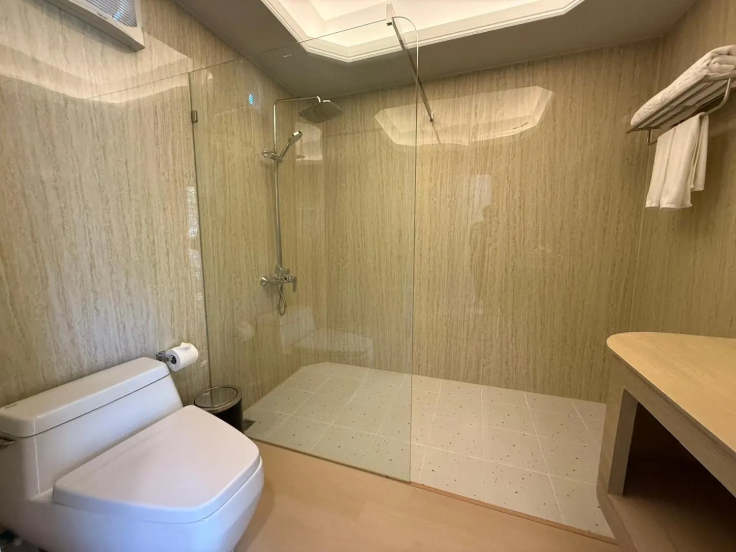 Bathroom in Koh Chang Paradise Hill