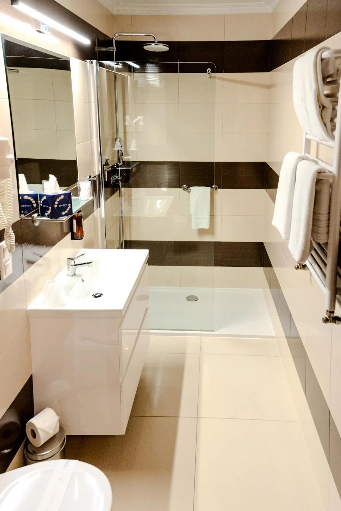 Shower in Hotel Luxor