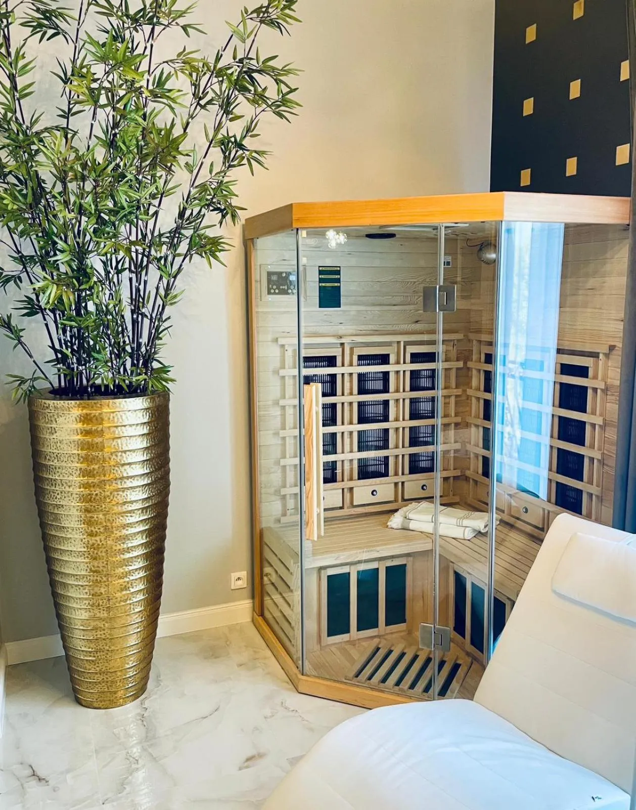 Sauna, Bed in Hotel Luxor