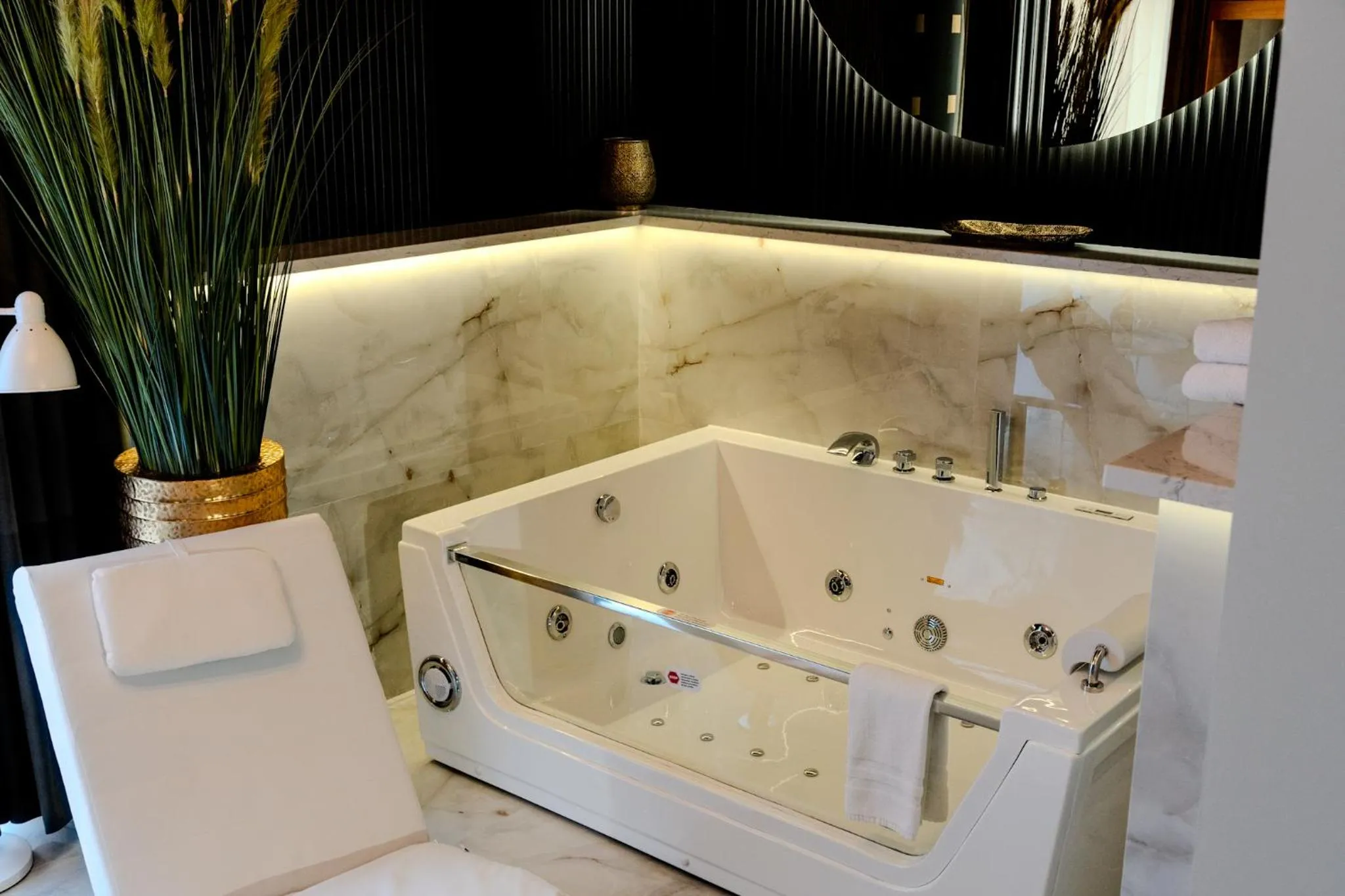 Hot Tub in Hotel Luxor