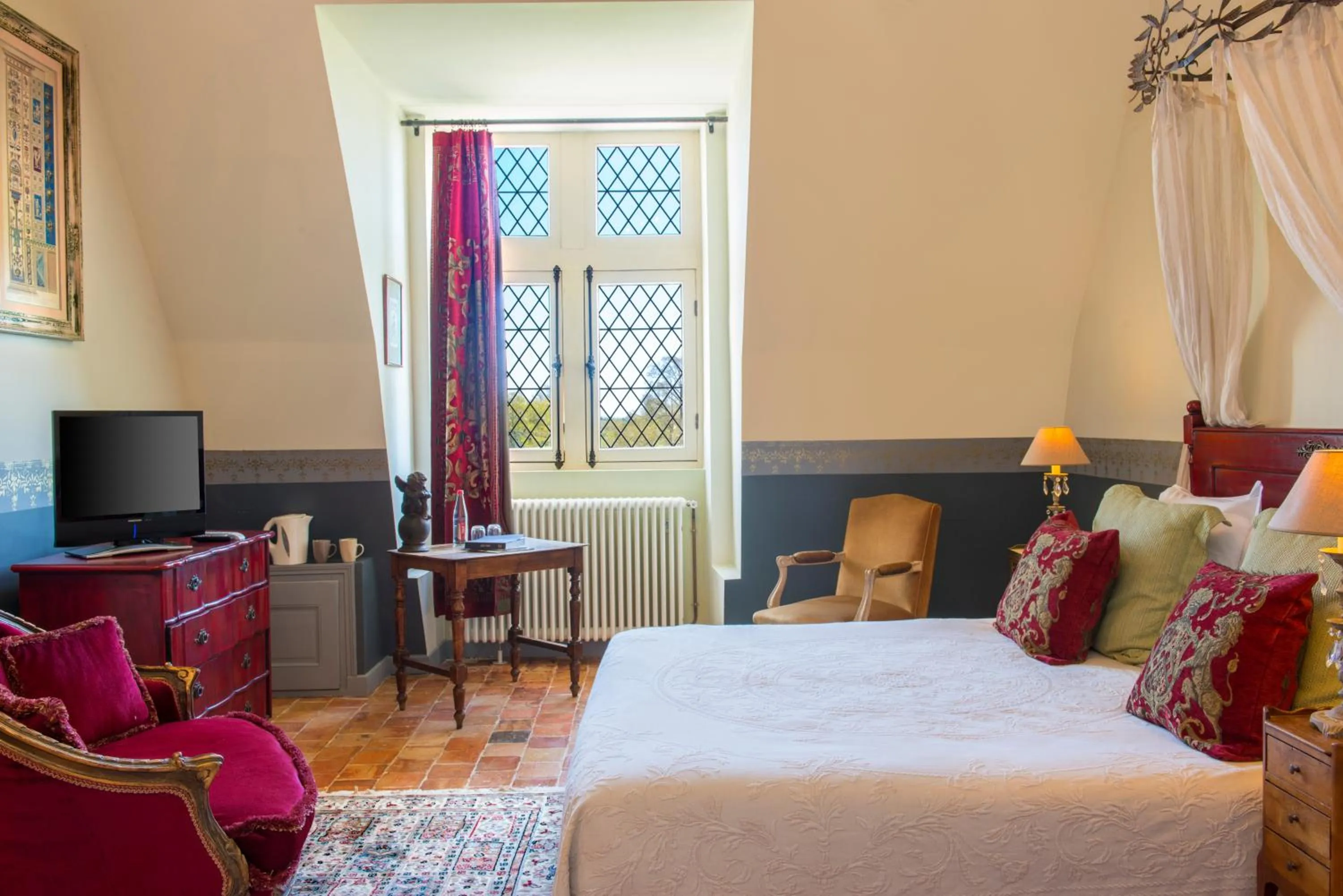 Bedroom, Bed in Château de l'Epinay