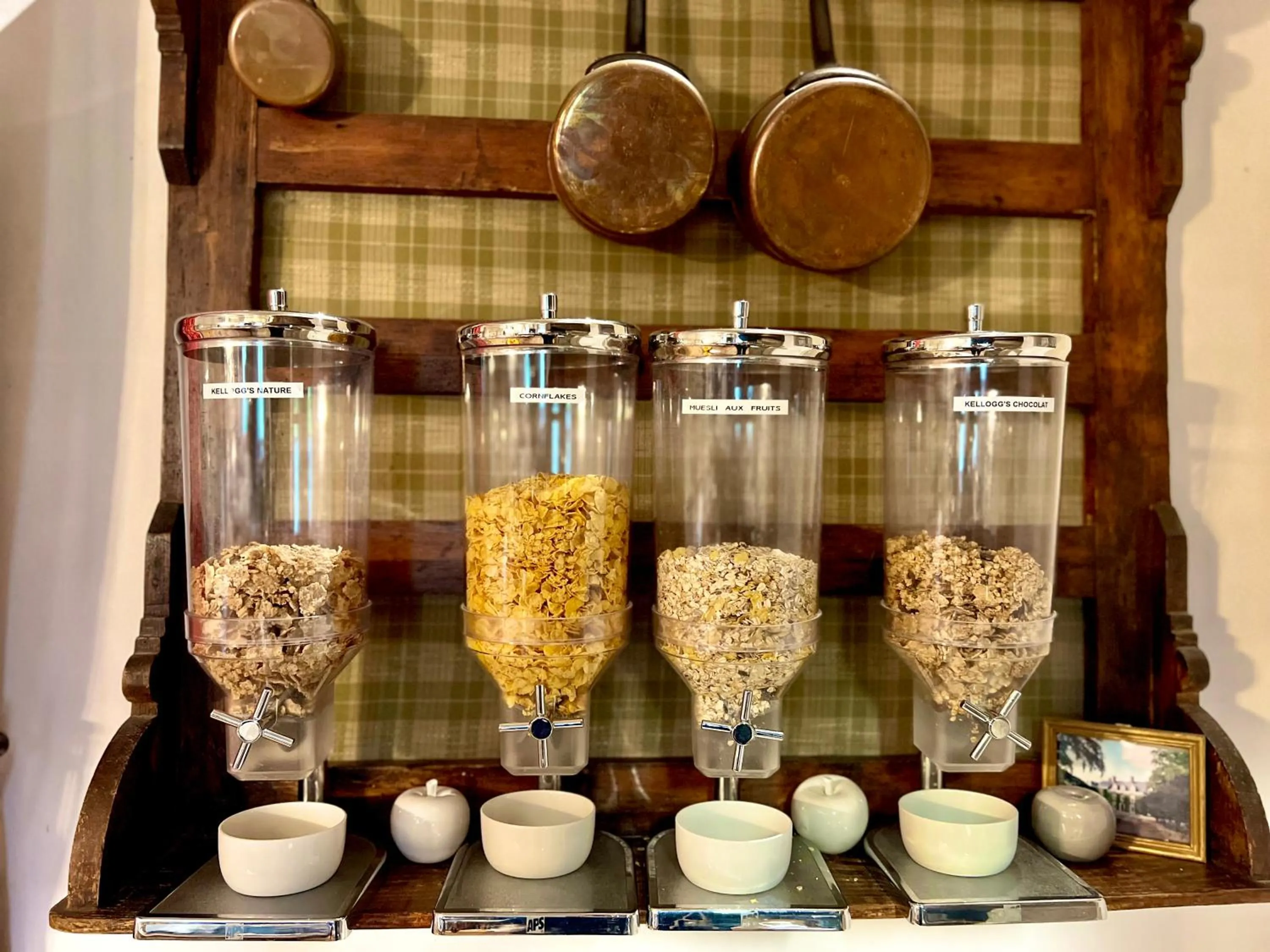 Buffet breakfast in Château de l'Epinay