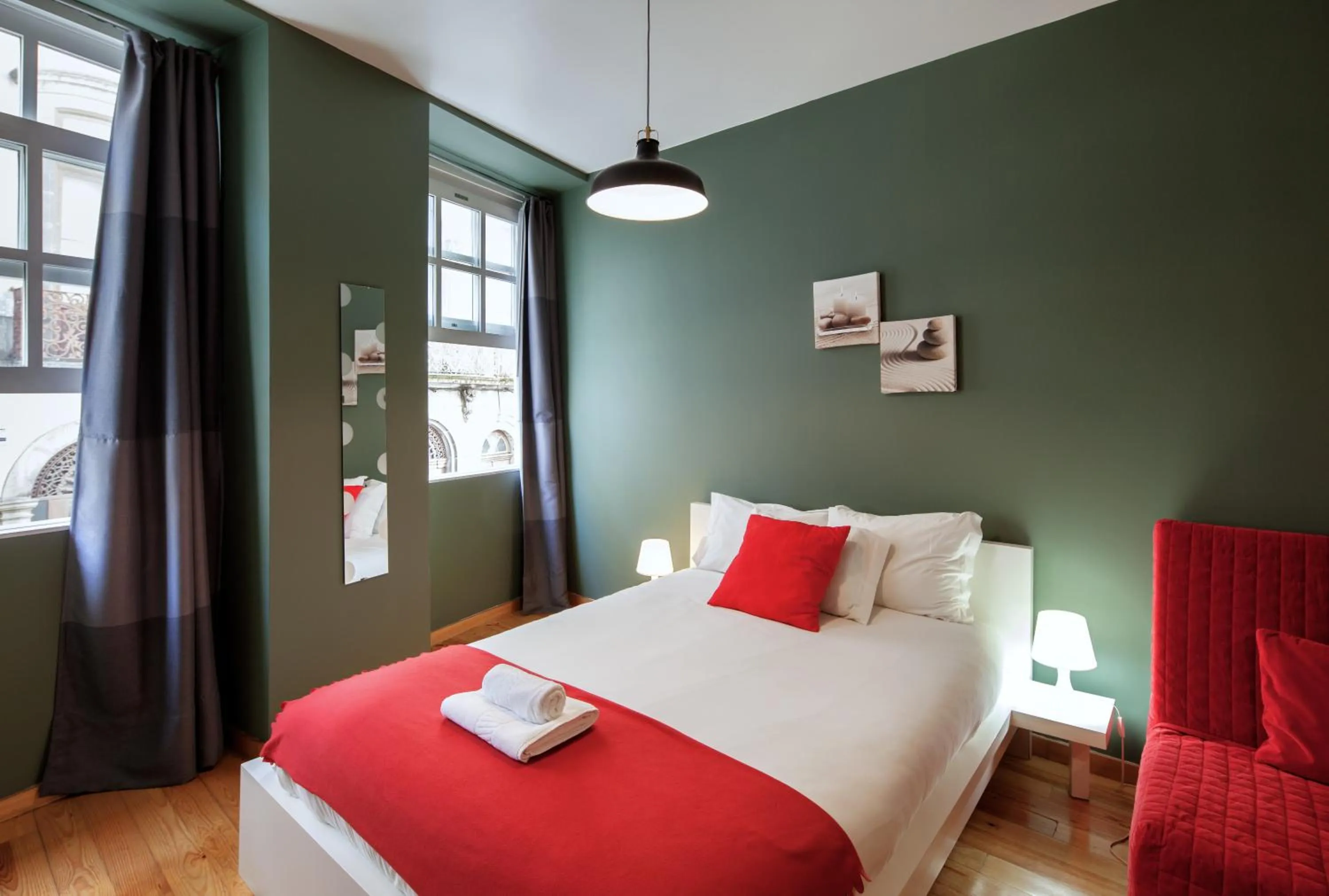 Photo of the whole room, Bed in Oporto Maison Entreparedes