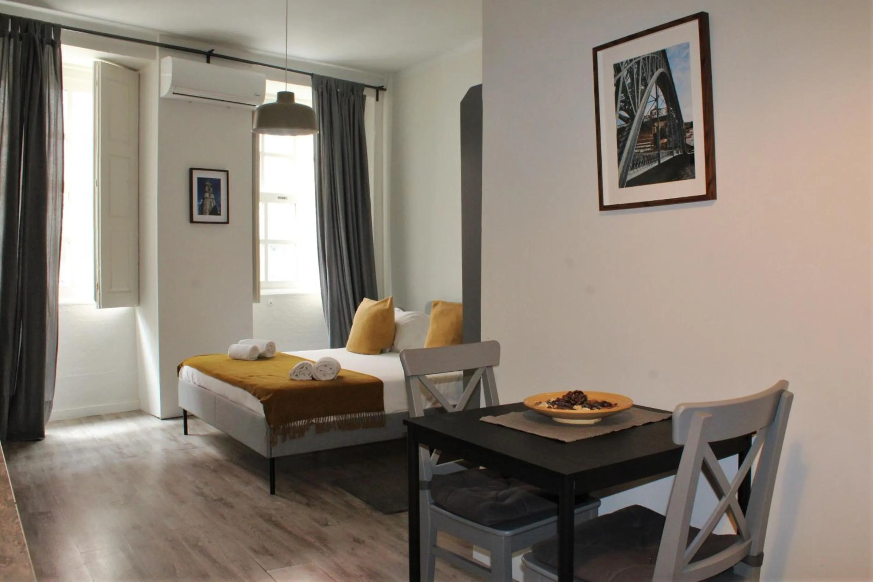 Bedroom in Oporto Maison Entreparedes