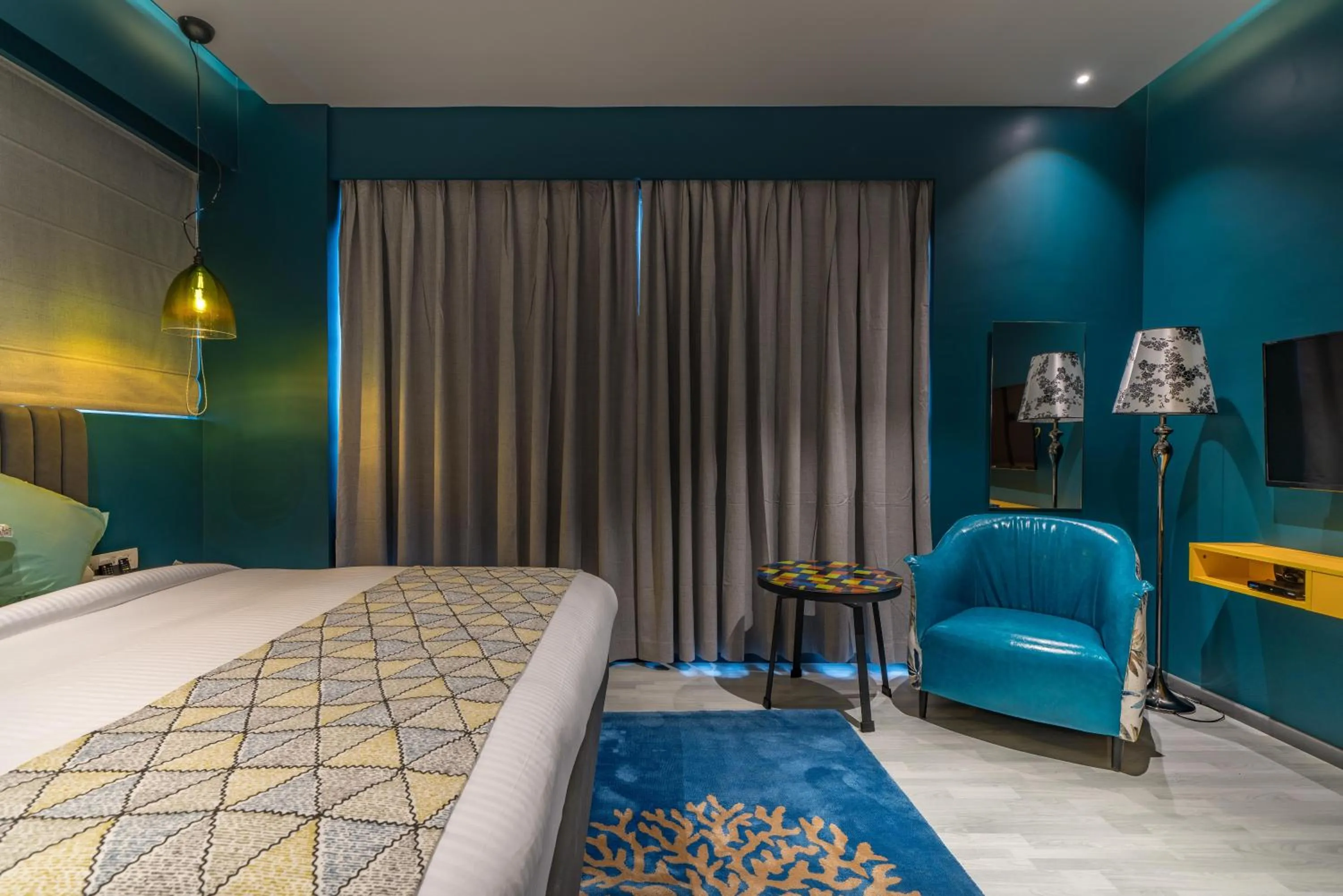 Seating area, Bed in Hotel B plus L