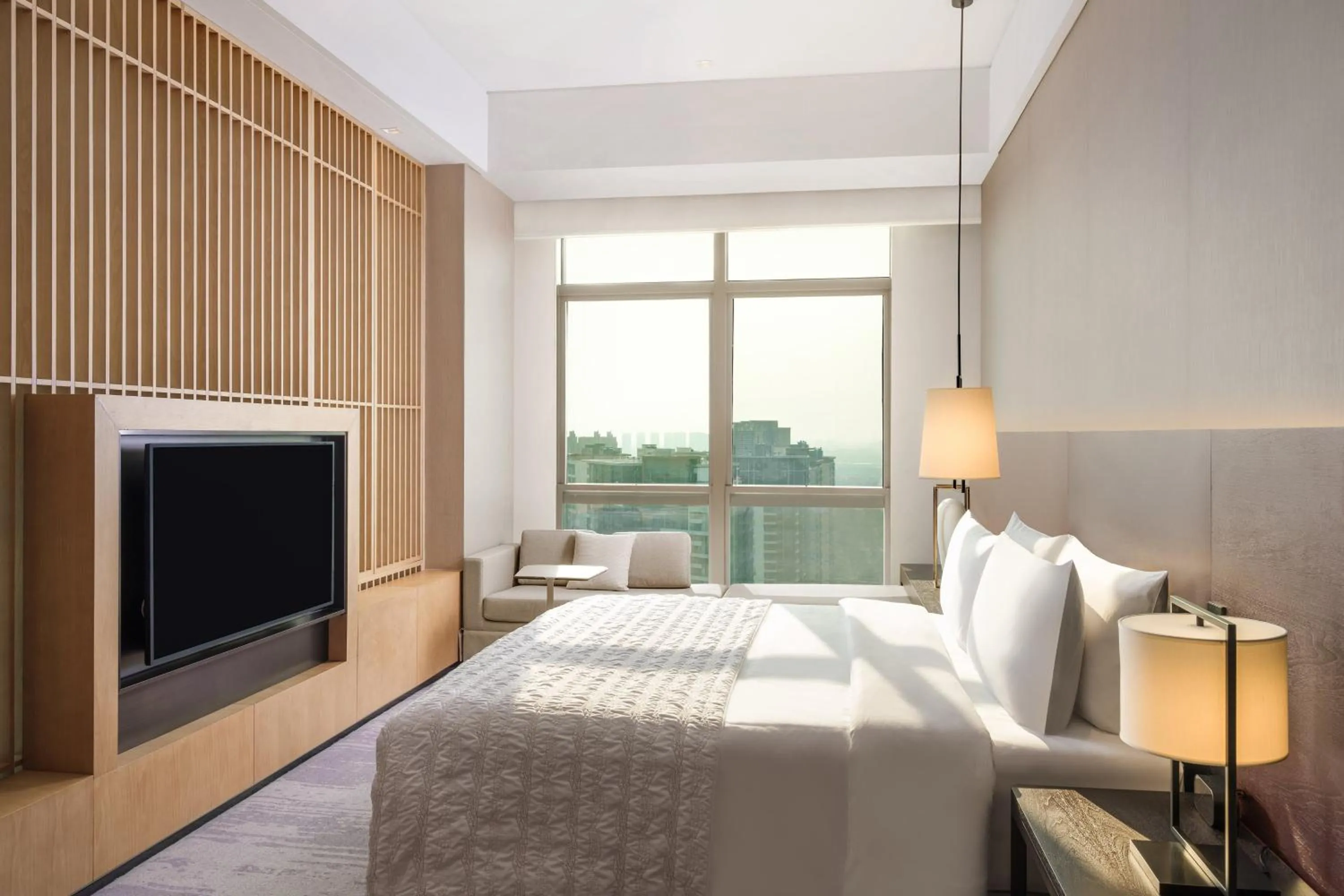 Photo of the whole room, Bed in Le Meridien Zhongshan